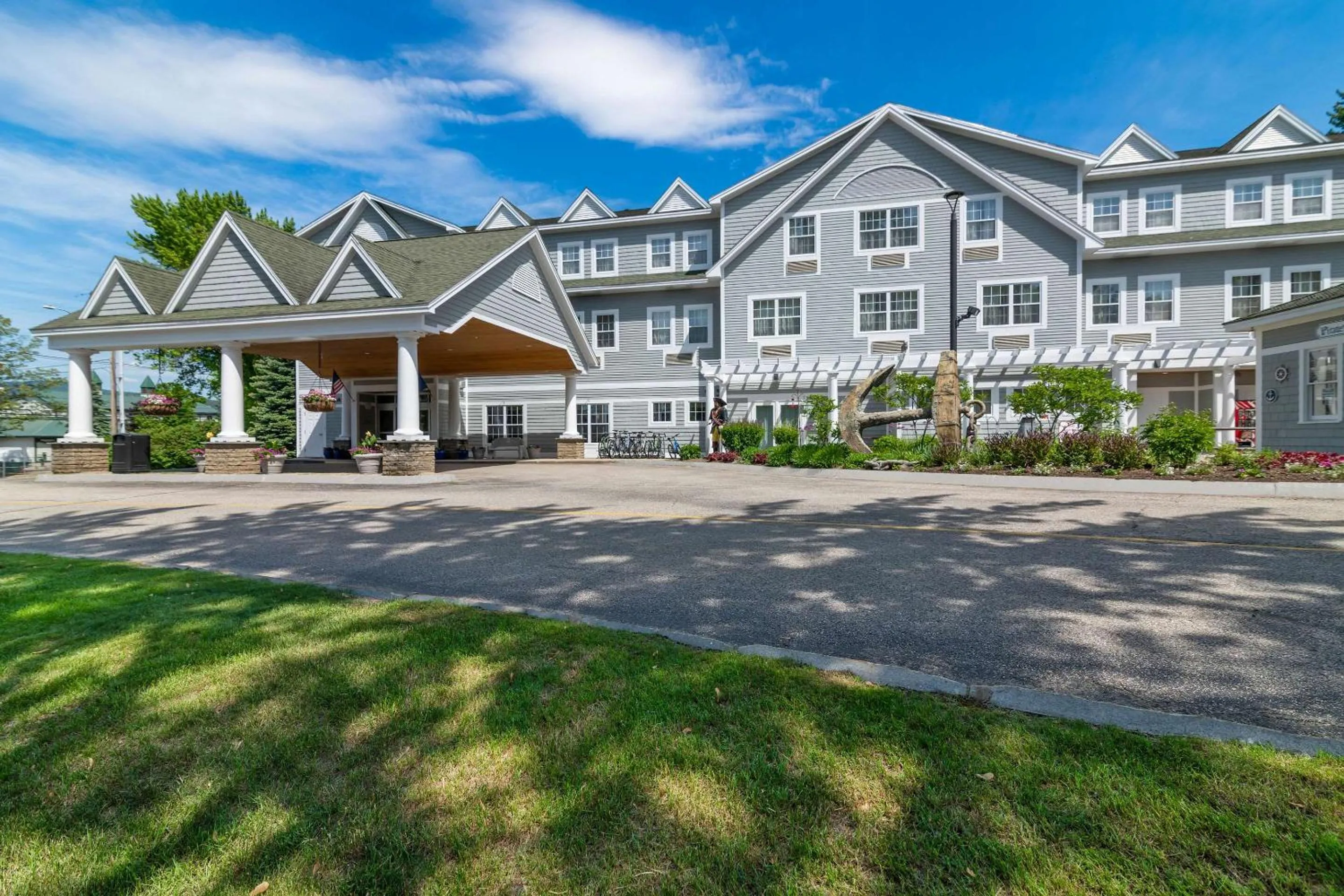 Property building in Comfort Inn & Suites North Conway