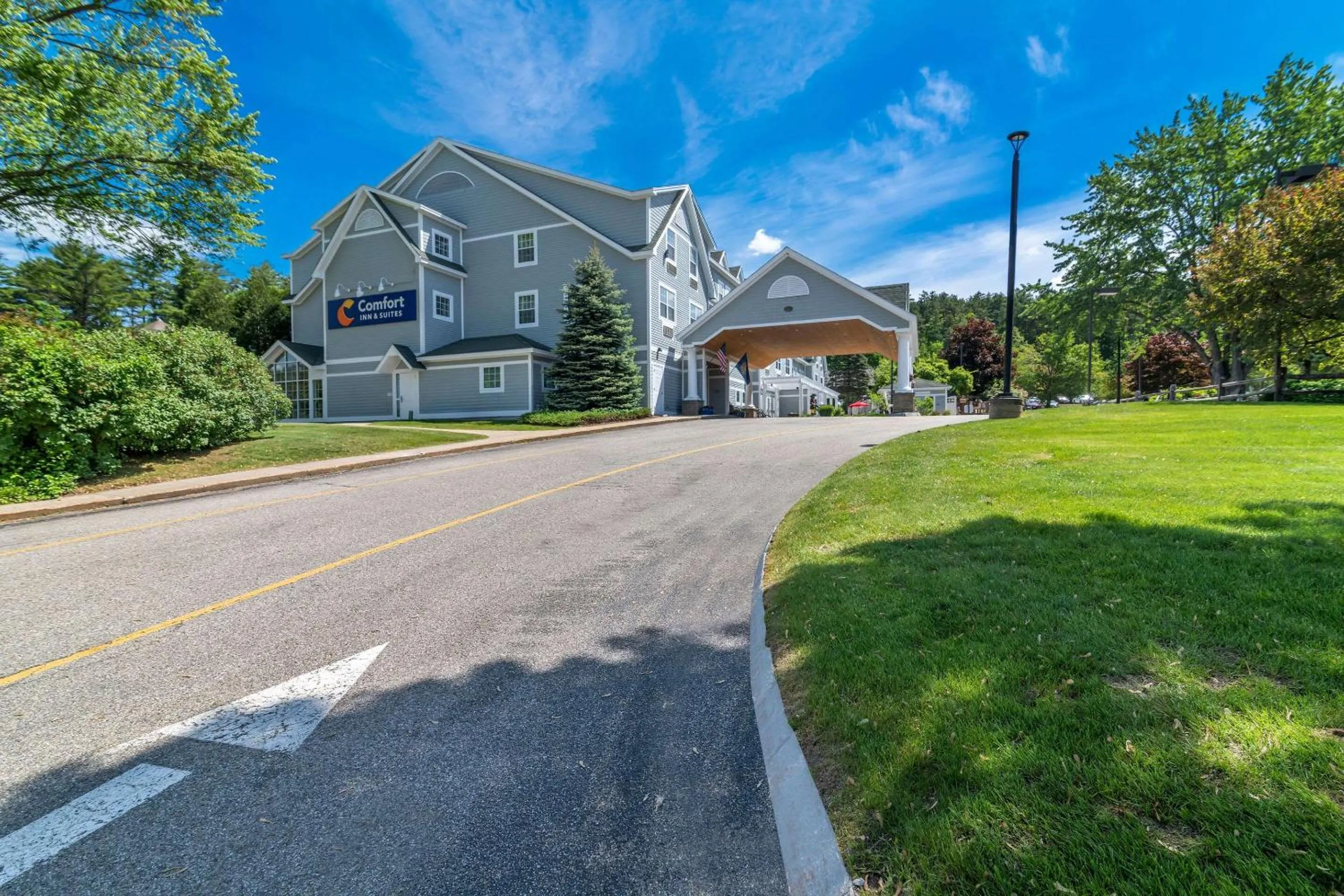 Property building in Comfort Inn & Suites North Conway