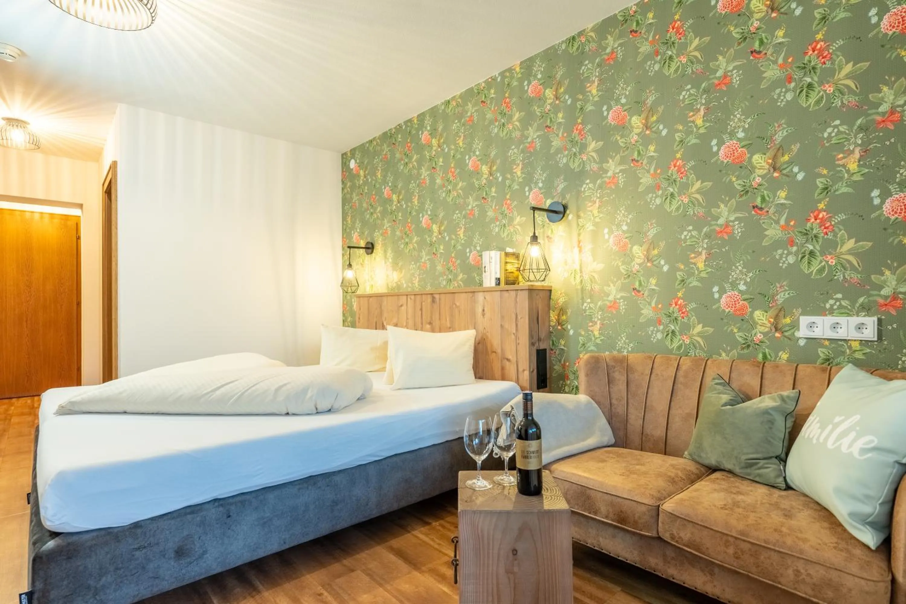 Photo of the whole room, Bed in Hotel Krone Tirol