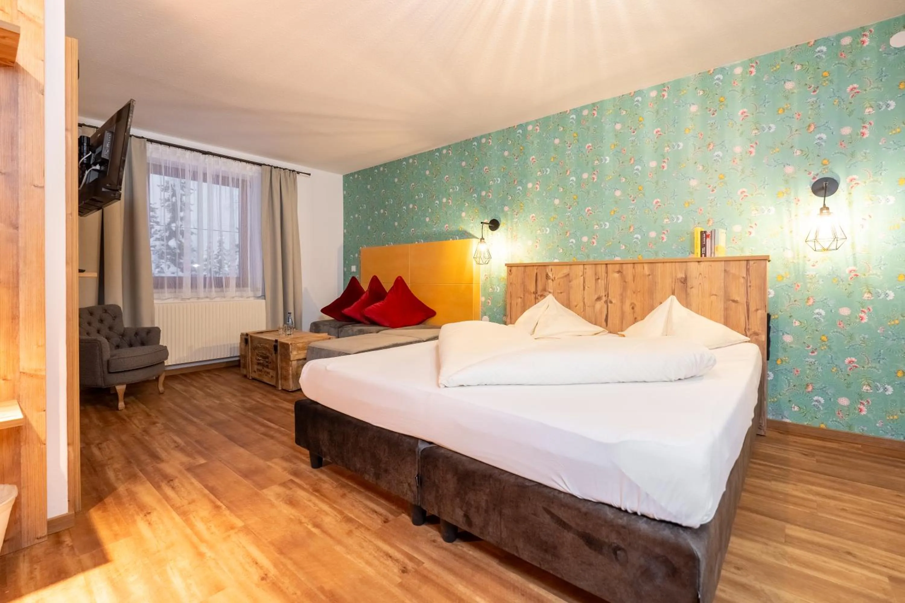 Photo of the whole room, Bed in Hotel Krone Tirol