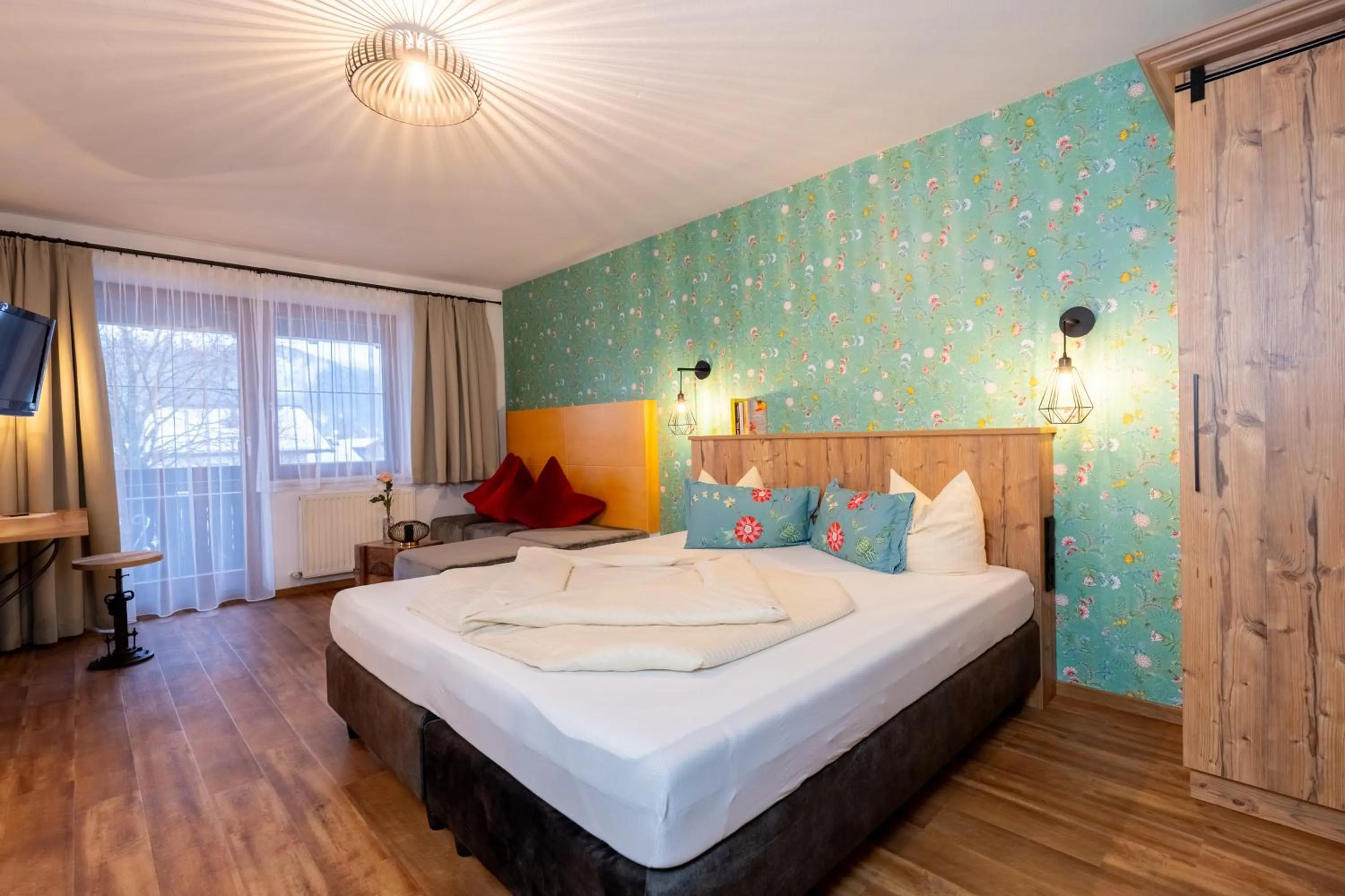 Photo of the whole room, Bed in Hotel Krone Tirol