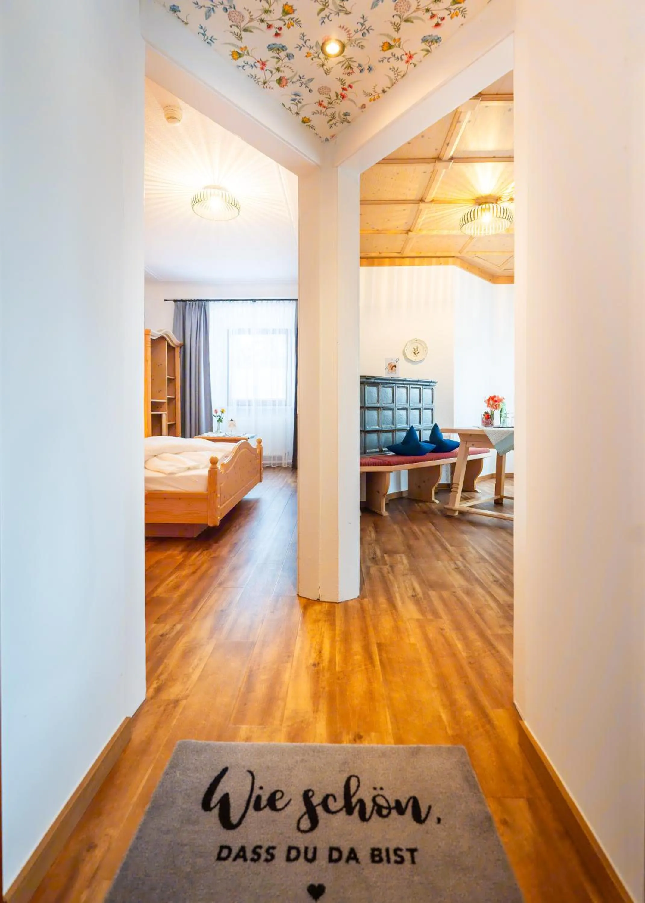 Living room, Bed in Hotel Krone Tirol