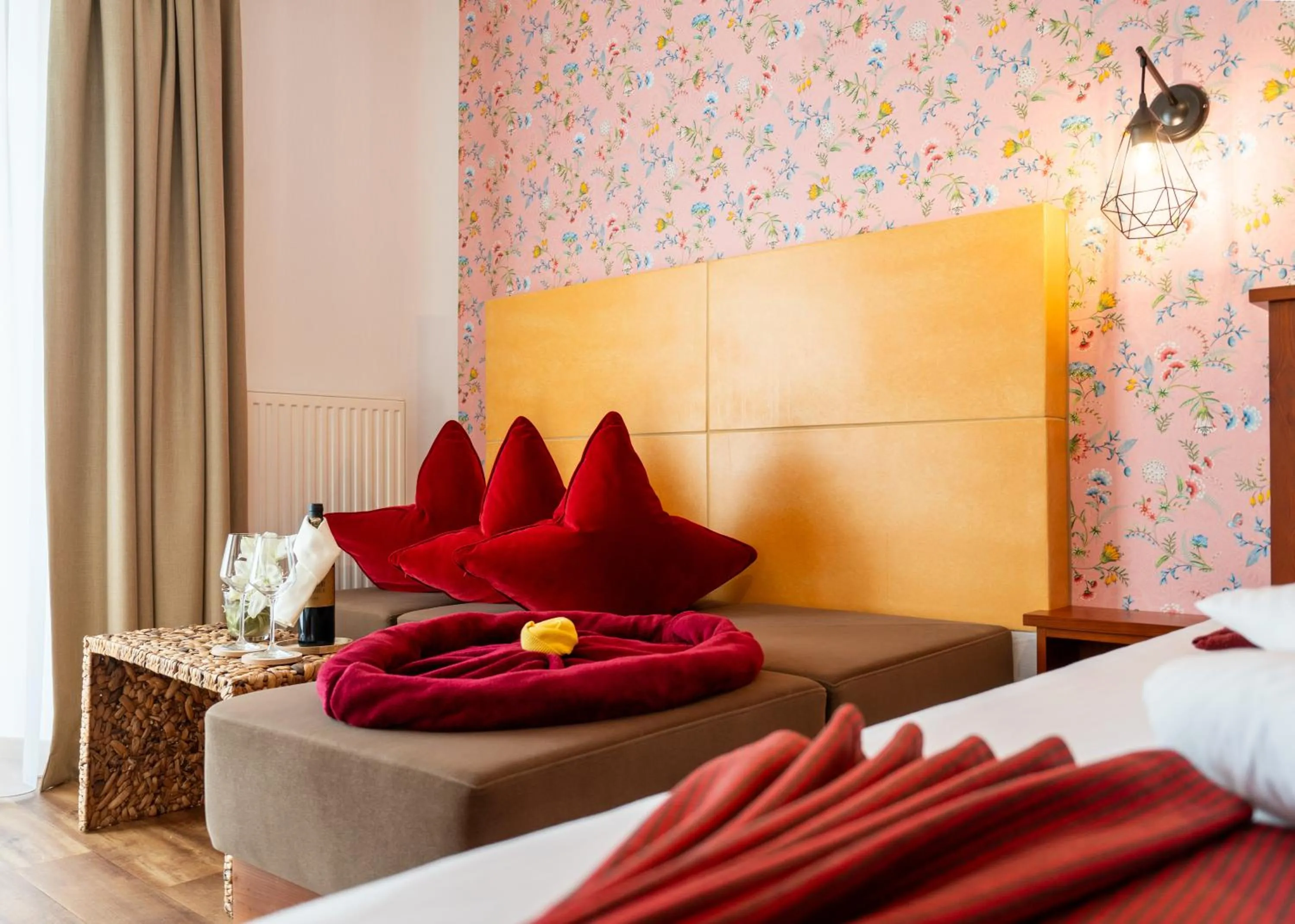 Seating area, Bed in Hotel Krone Tirol