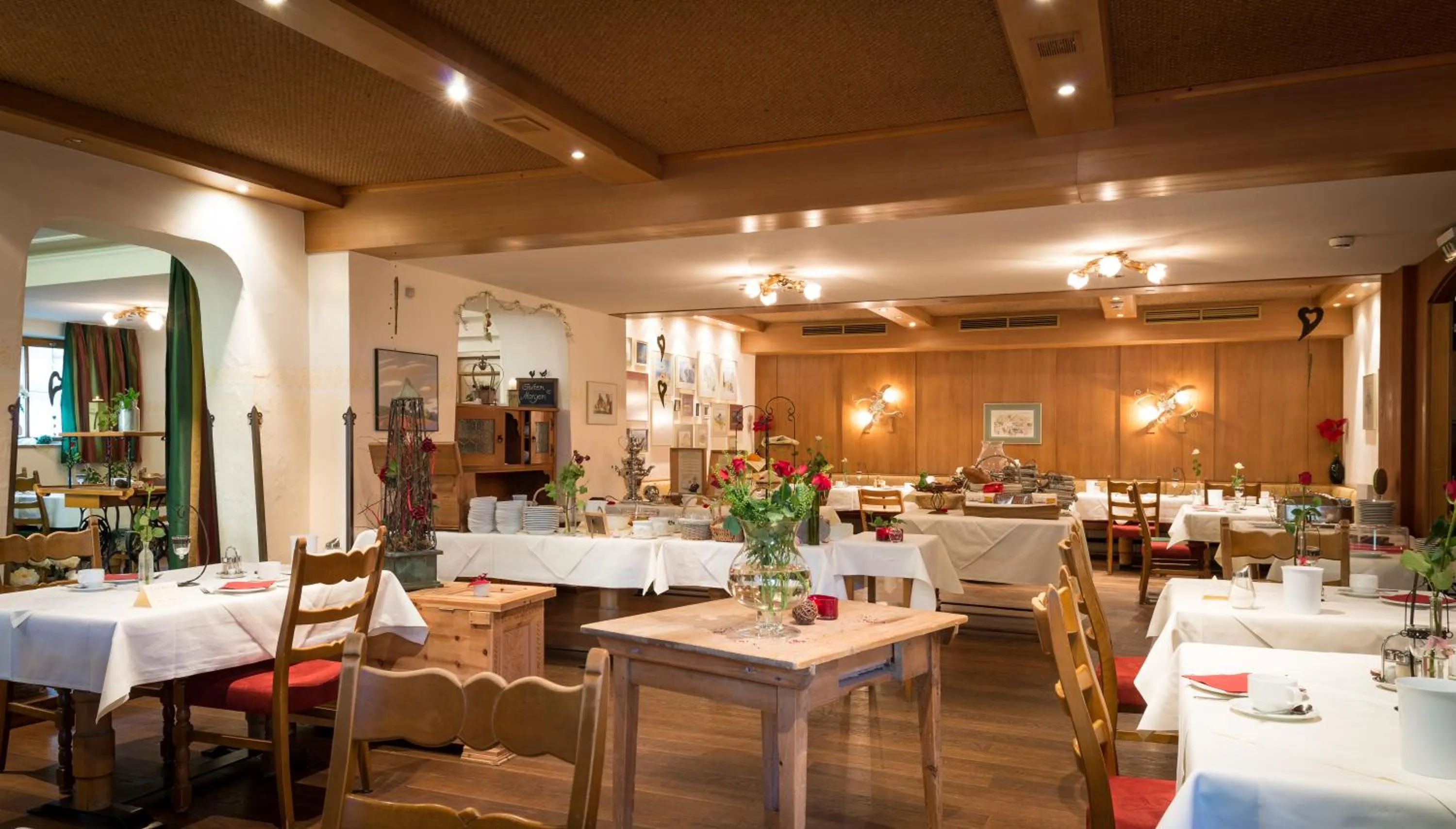 Restaurant/places to eat in Hotel Krone Tirol