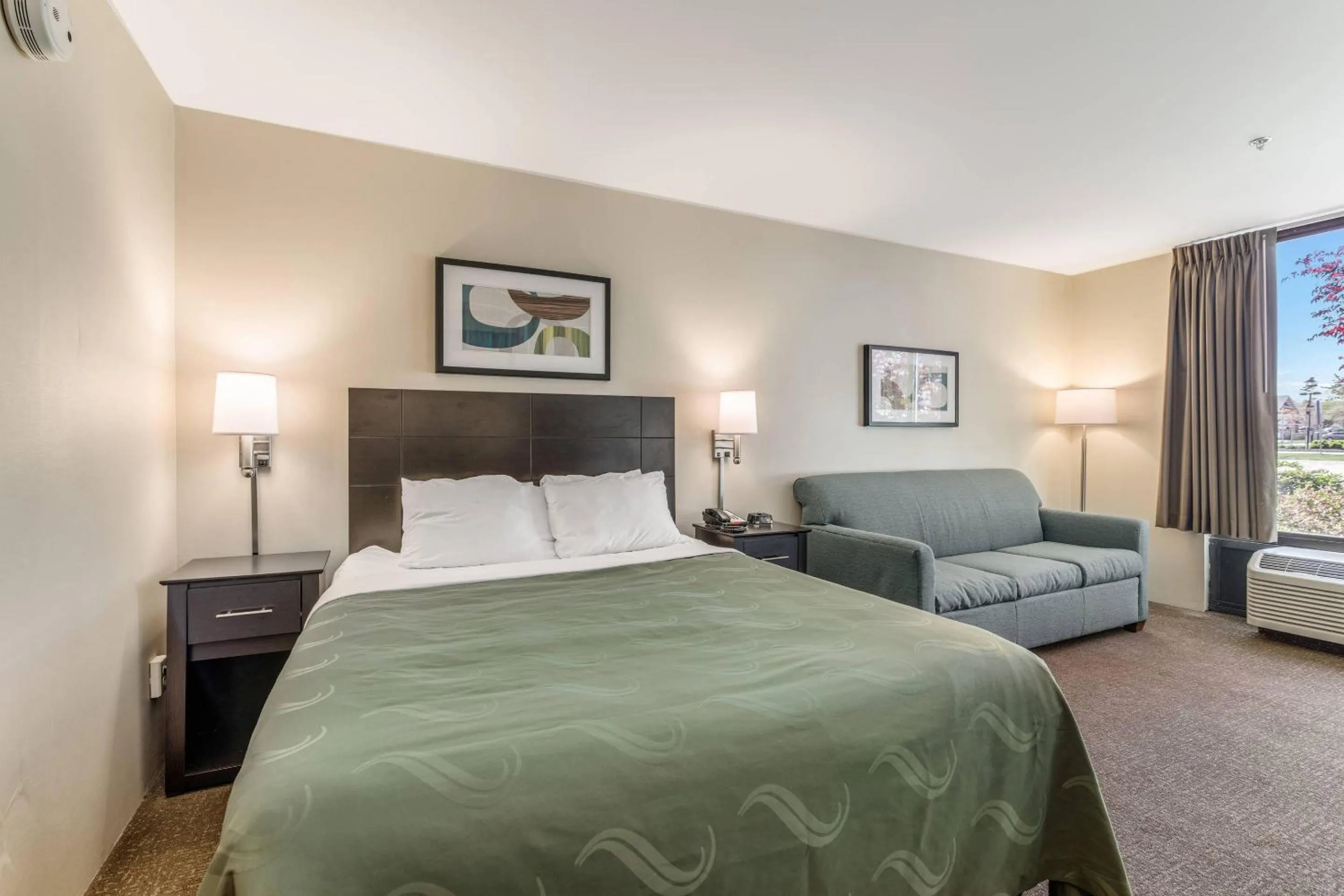 Bedroom, Bed in Quality Inn