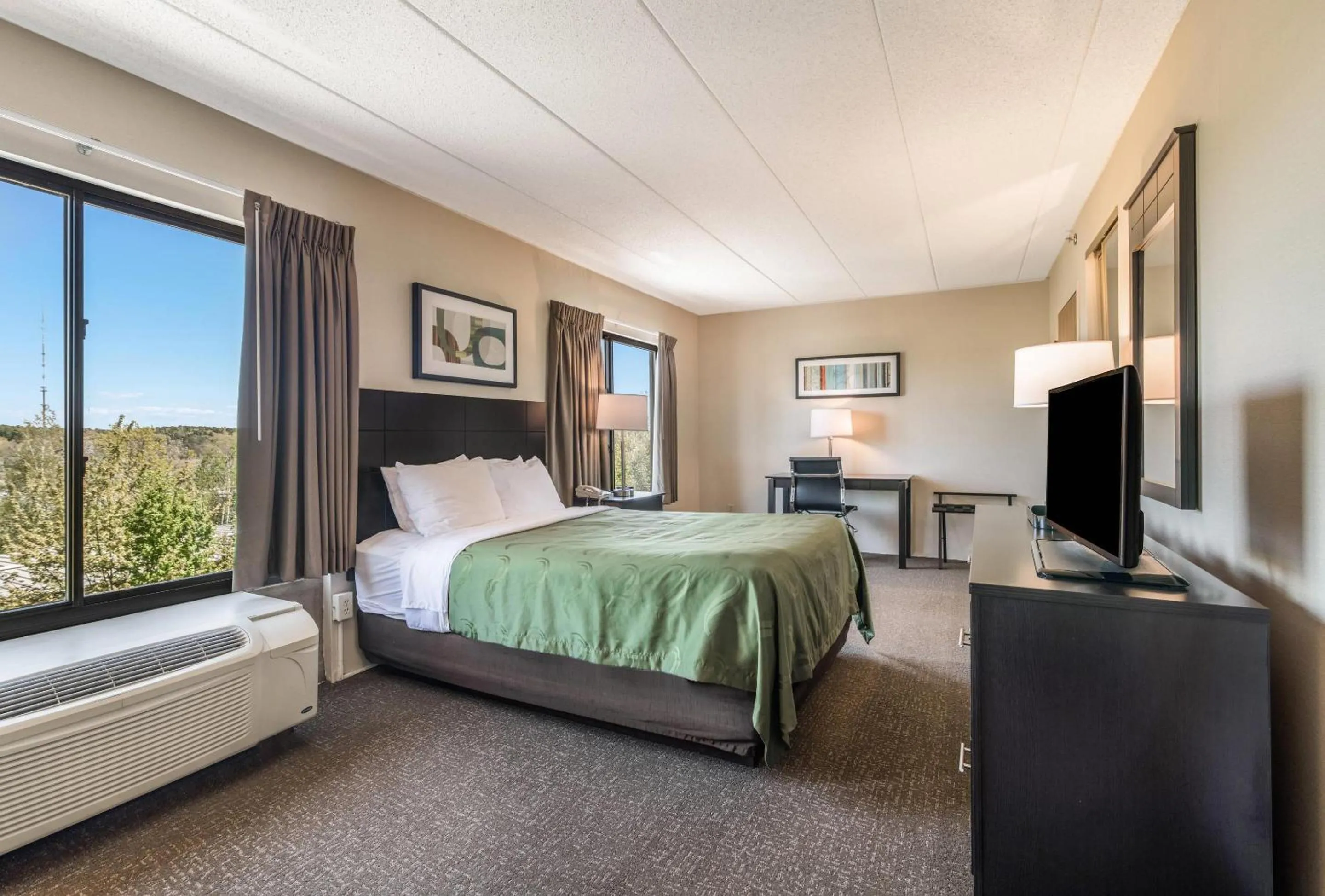 Bedroom, Bed in Quality Inn