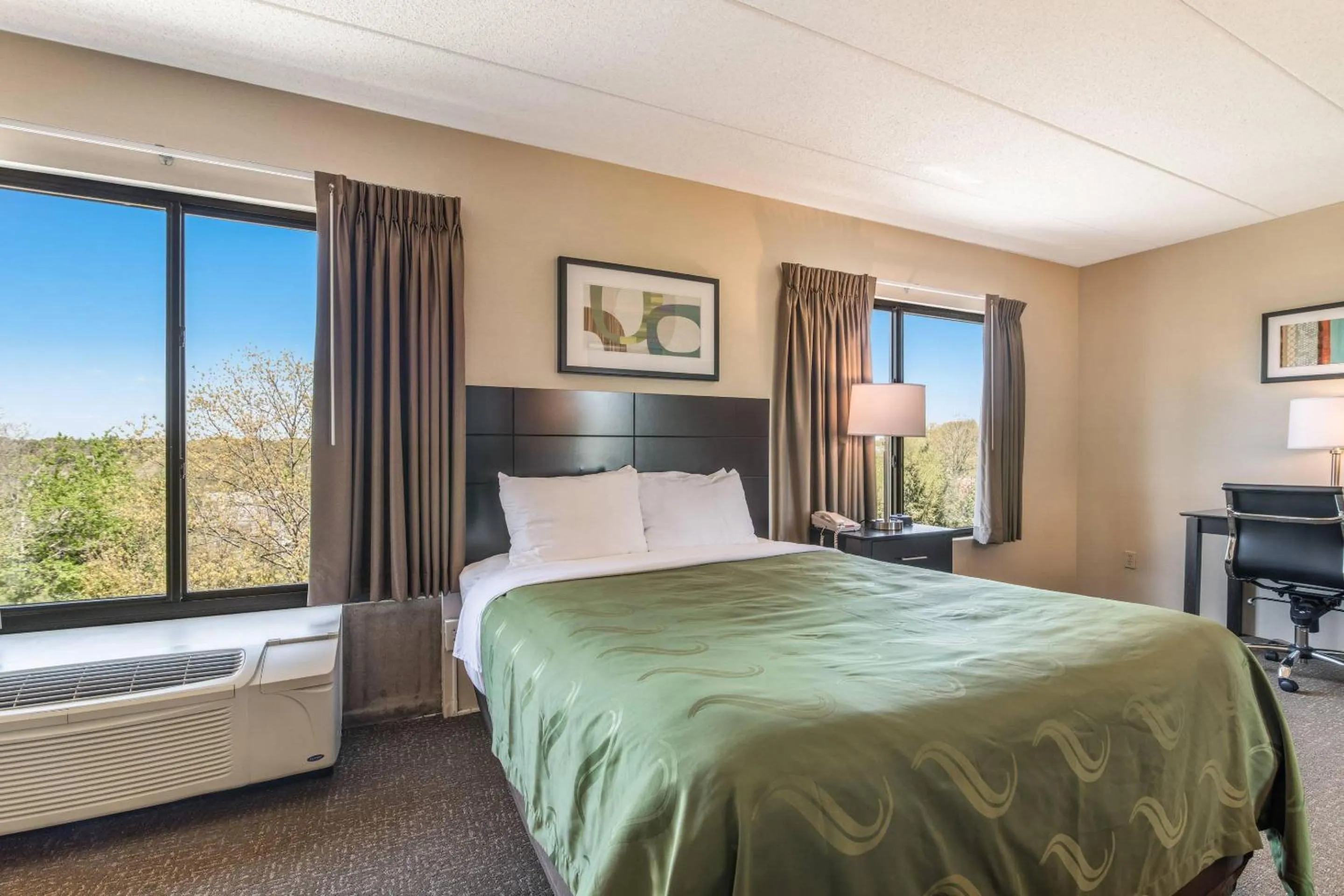 Bedroom, Bed in Quality Inn