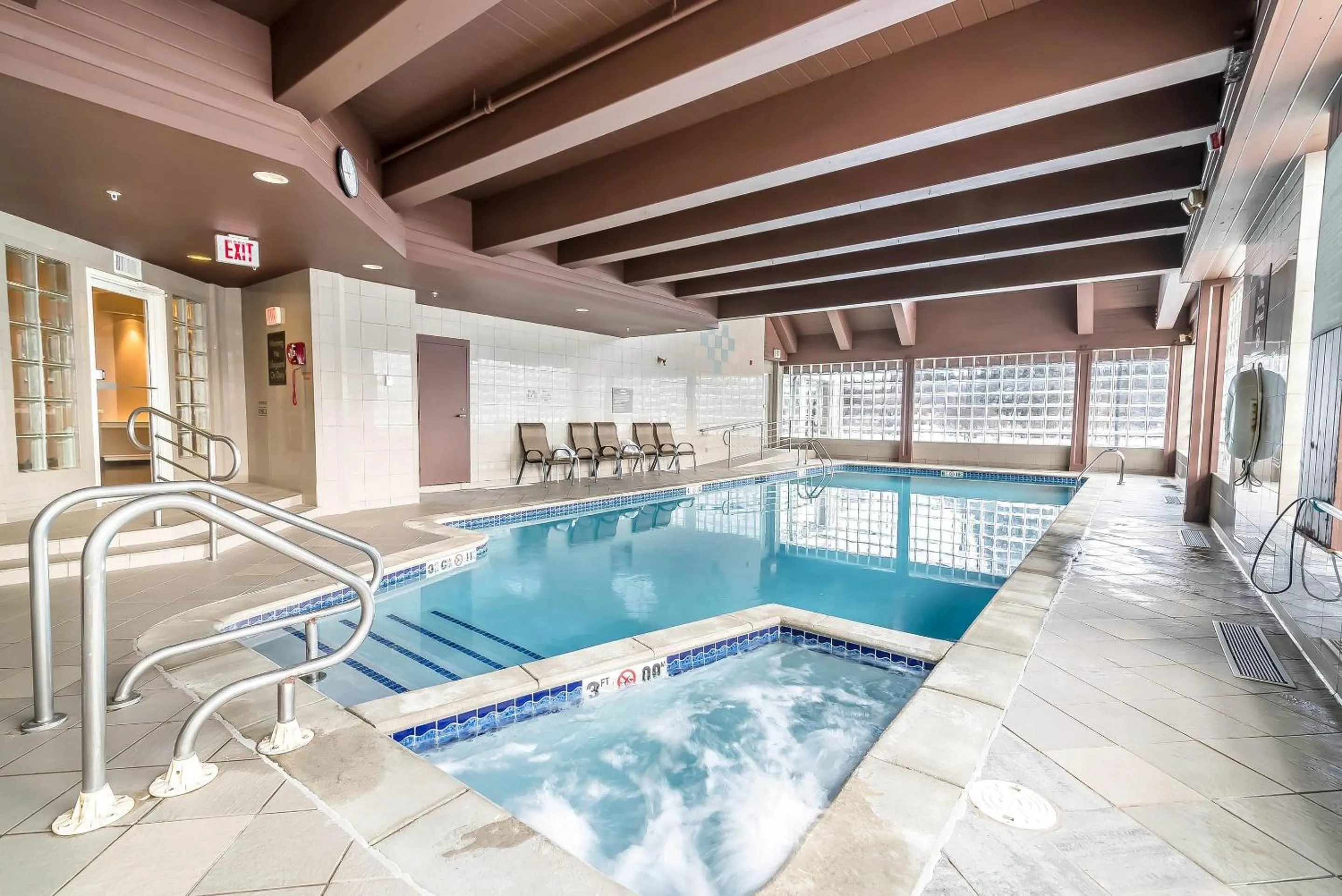 Swimming pool in Comfort Inn Concord South End
