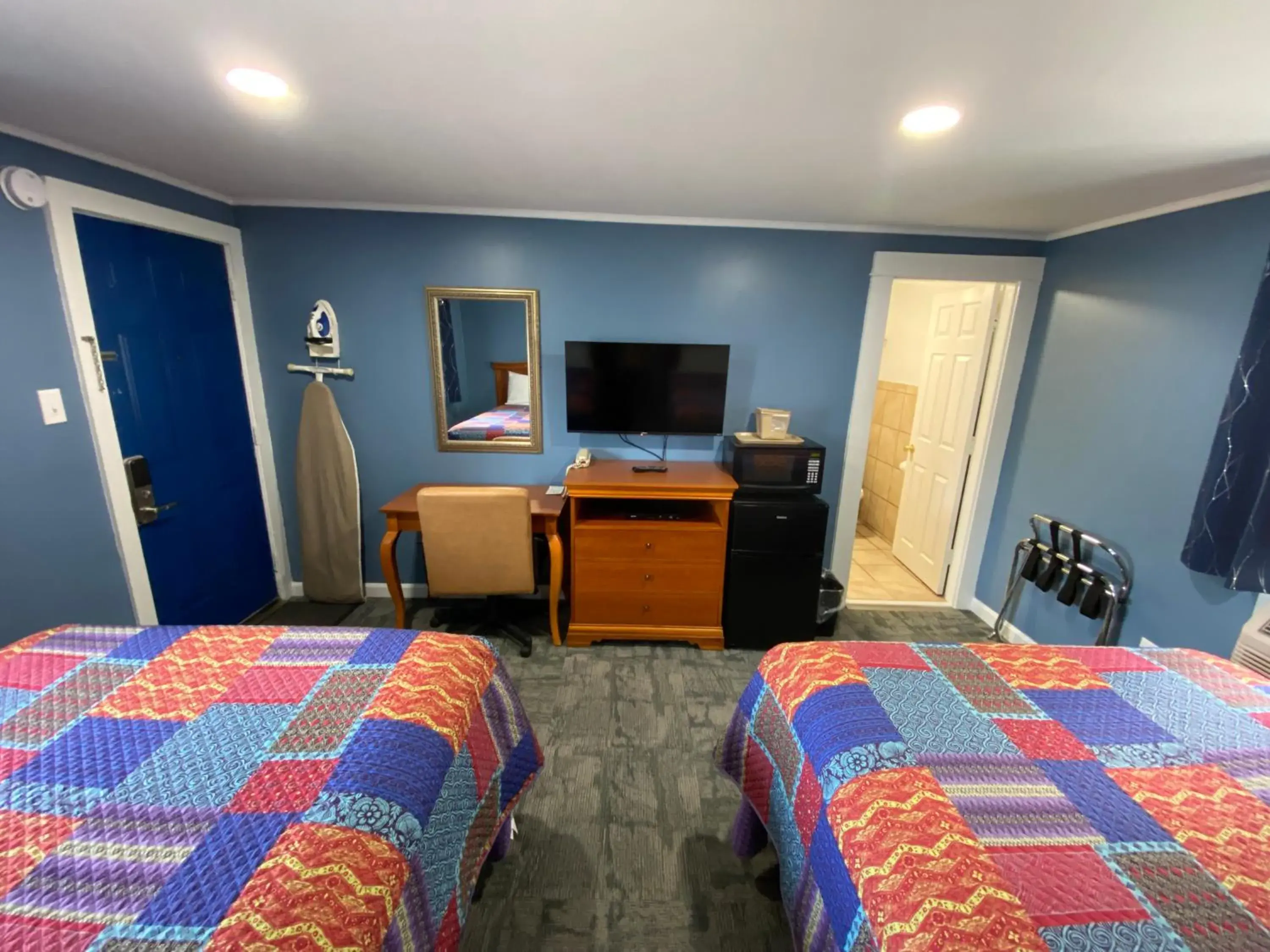 Bedroom, Bed in Royal Inn Bedroom, Bed in Royal Inn