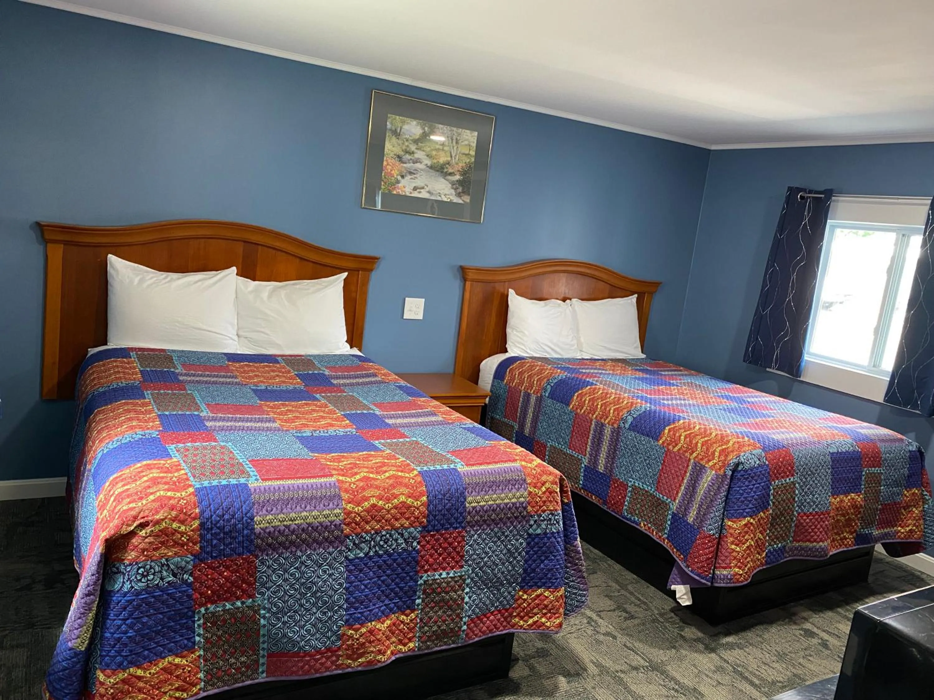 Bedroom, Bed in Royal Inn