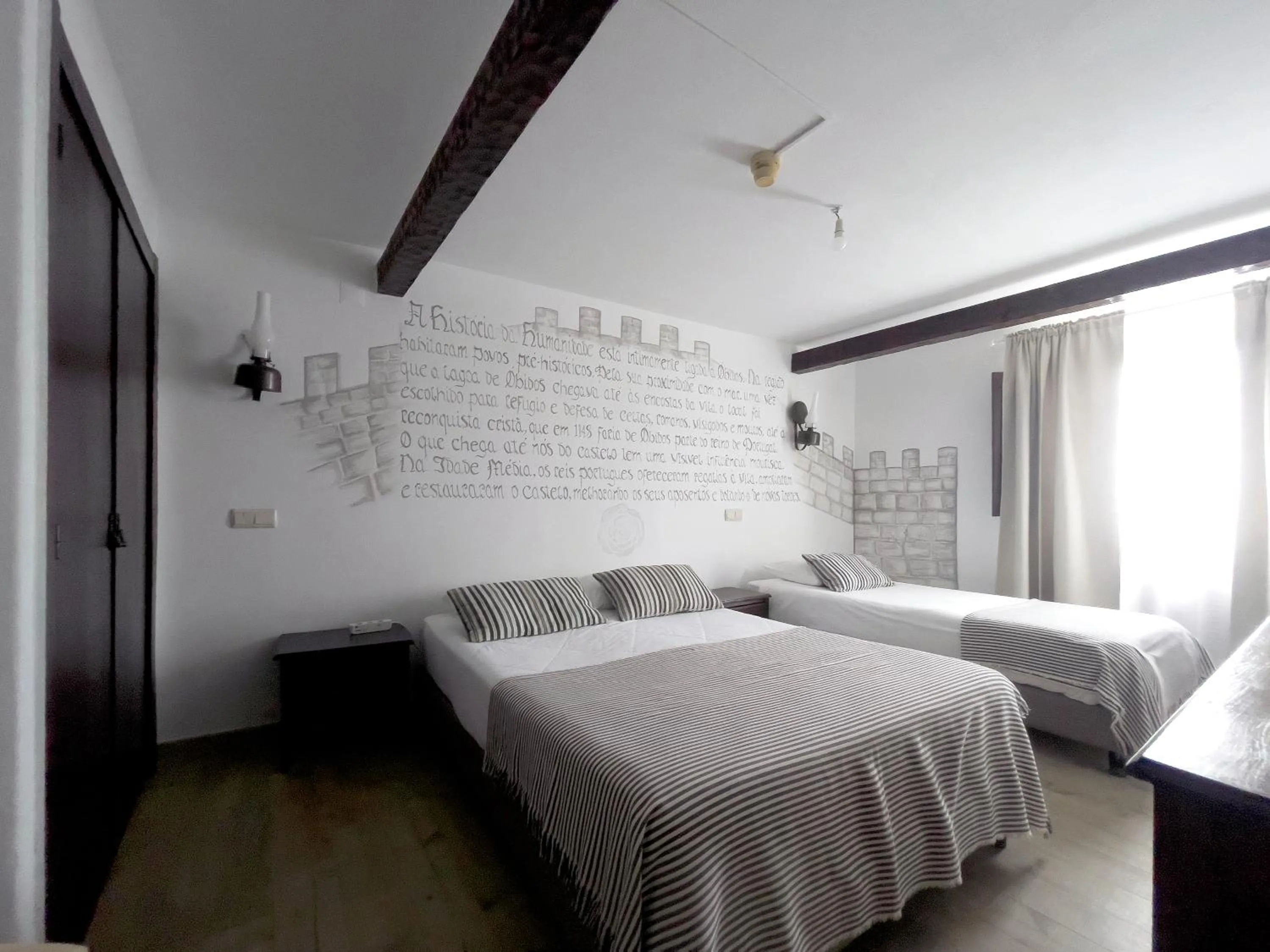 Bed in Rainha Santa Isabel - Óbidos History Hotel