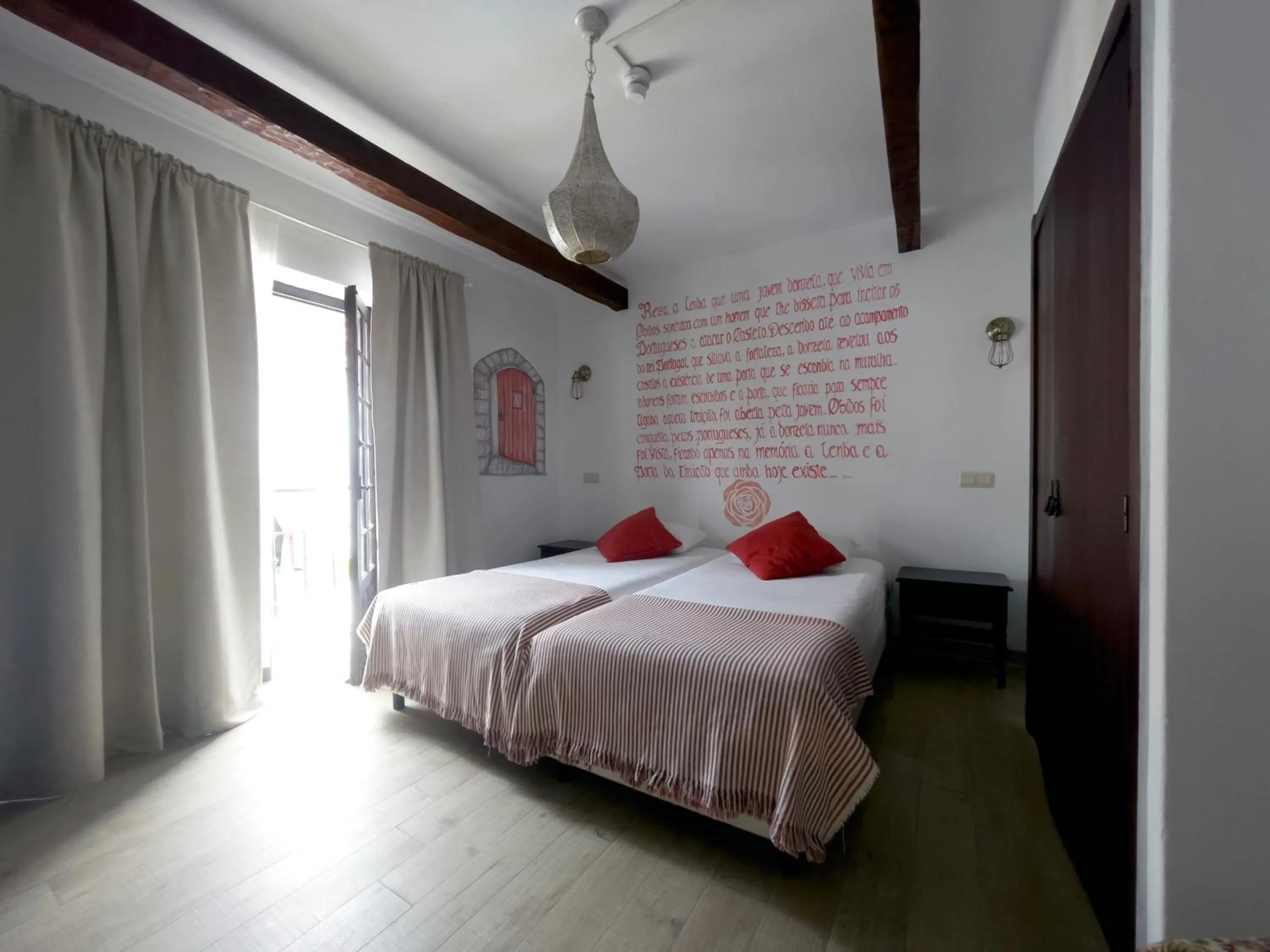 Bed in Rainha Santa Isabel - Óbidos History Hotel