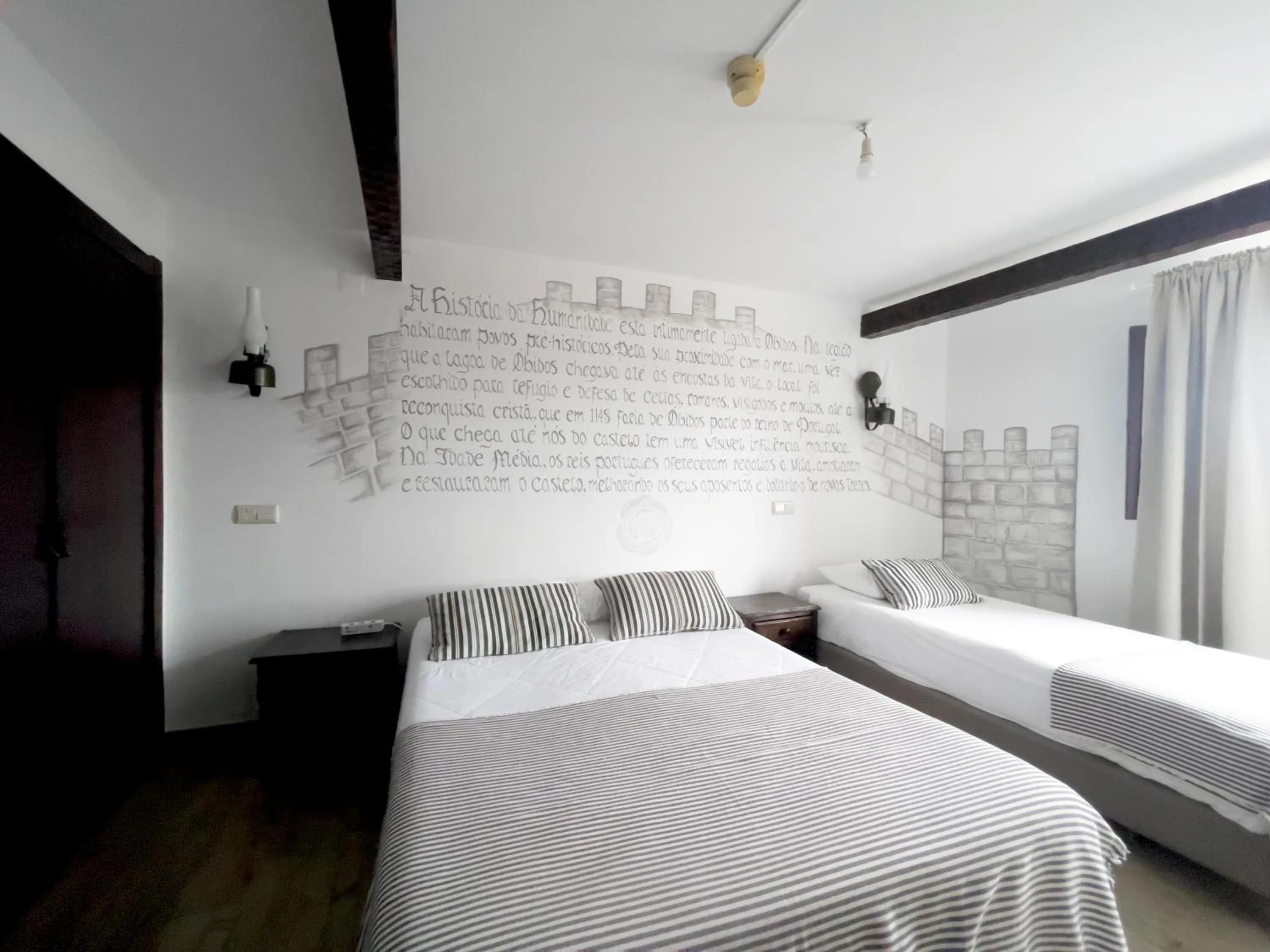 Bed in Rainha Santa Isabel - Óbidos History Hotel