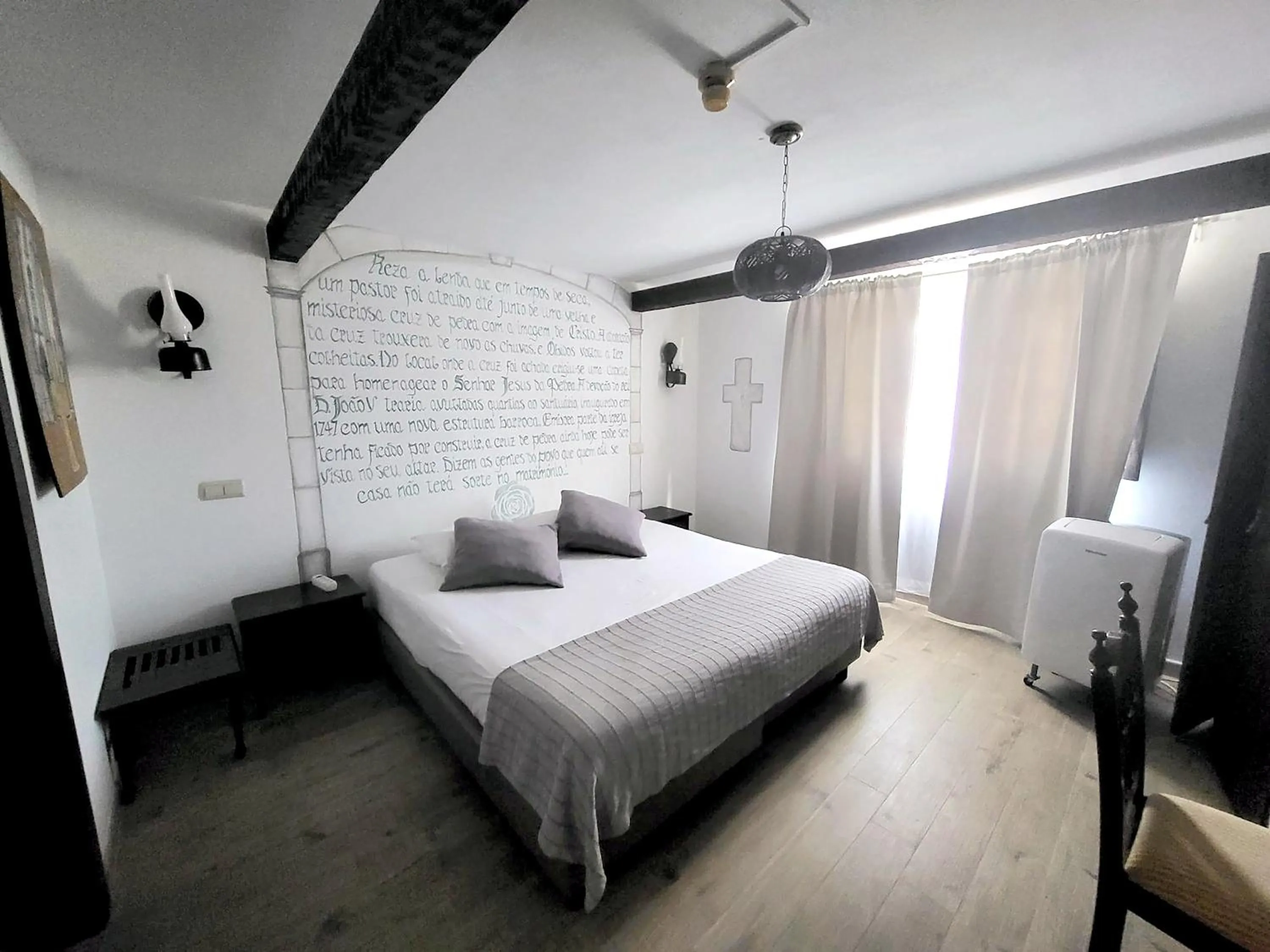 Bed in Rainha Santa Isabel - Óbidos History Hotel