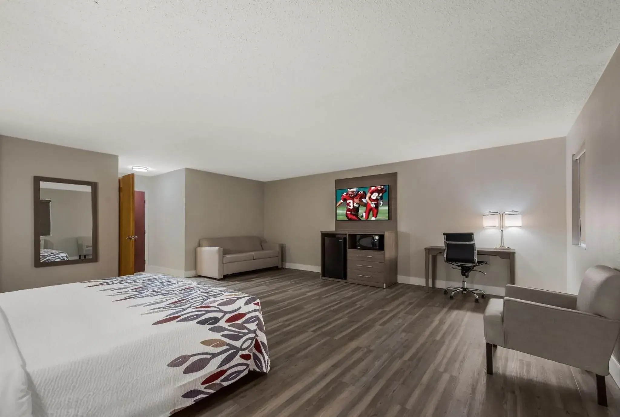 Suite King Room Non-Smoking in Red Roof Inn & Suites Vineland - Buena Suite King Room Non-Smoking in Red Roof Inn & Suites Vineland - Buena