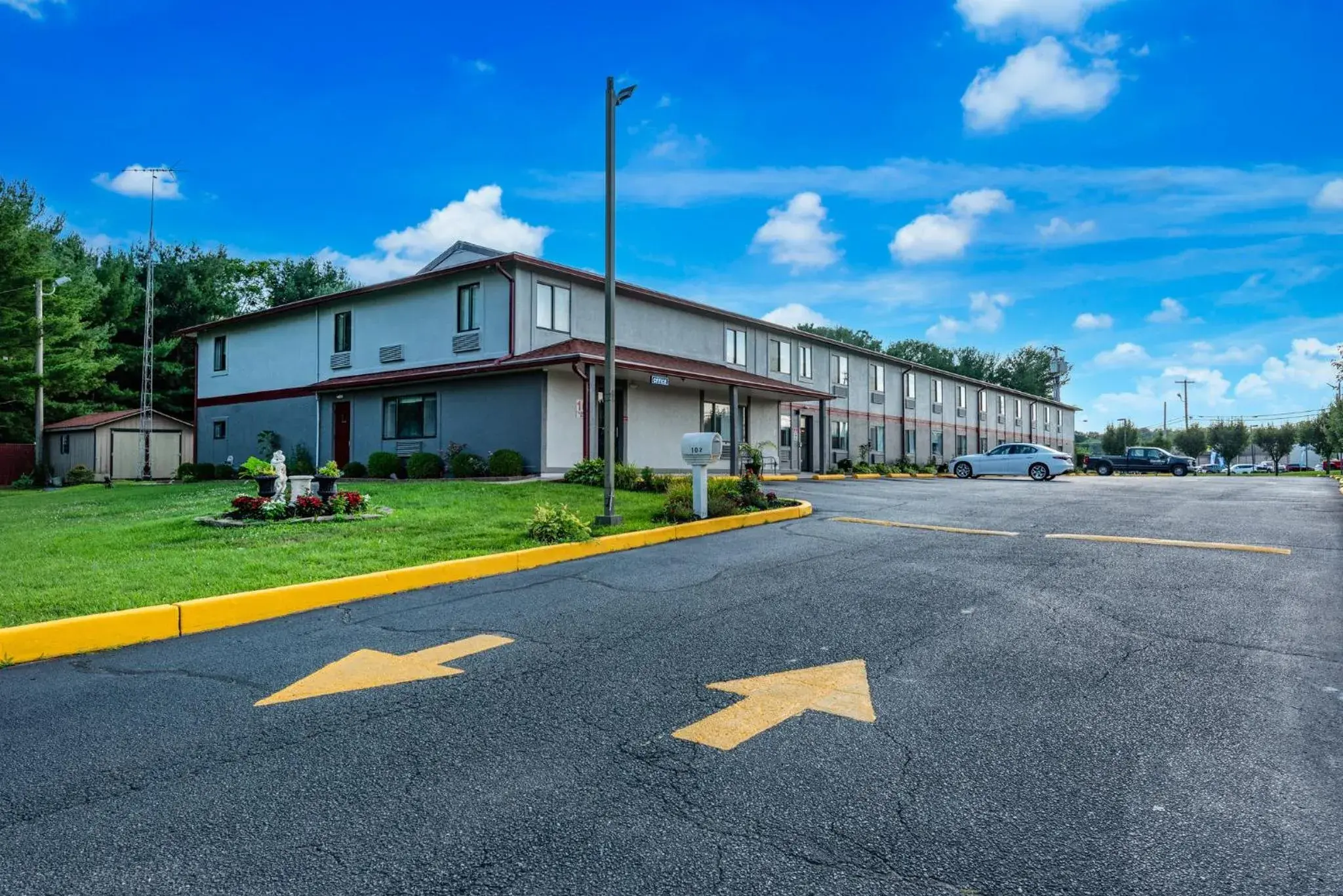 Property building in Red Roof Inn & Suites Vineland - Buena Property building in Red Roof Inn & Suites Vineland - Buena