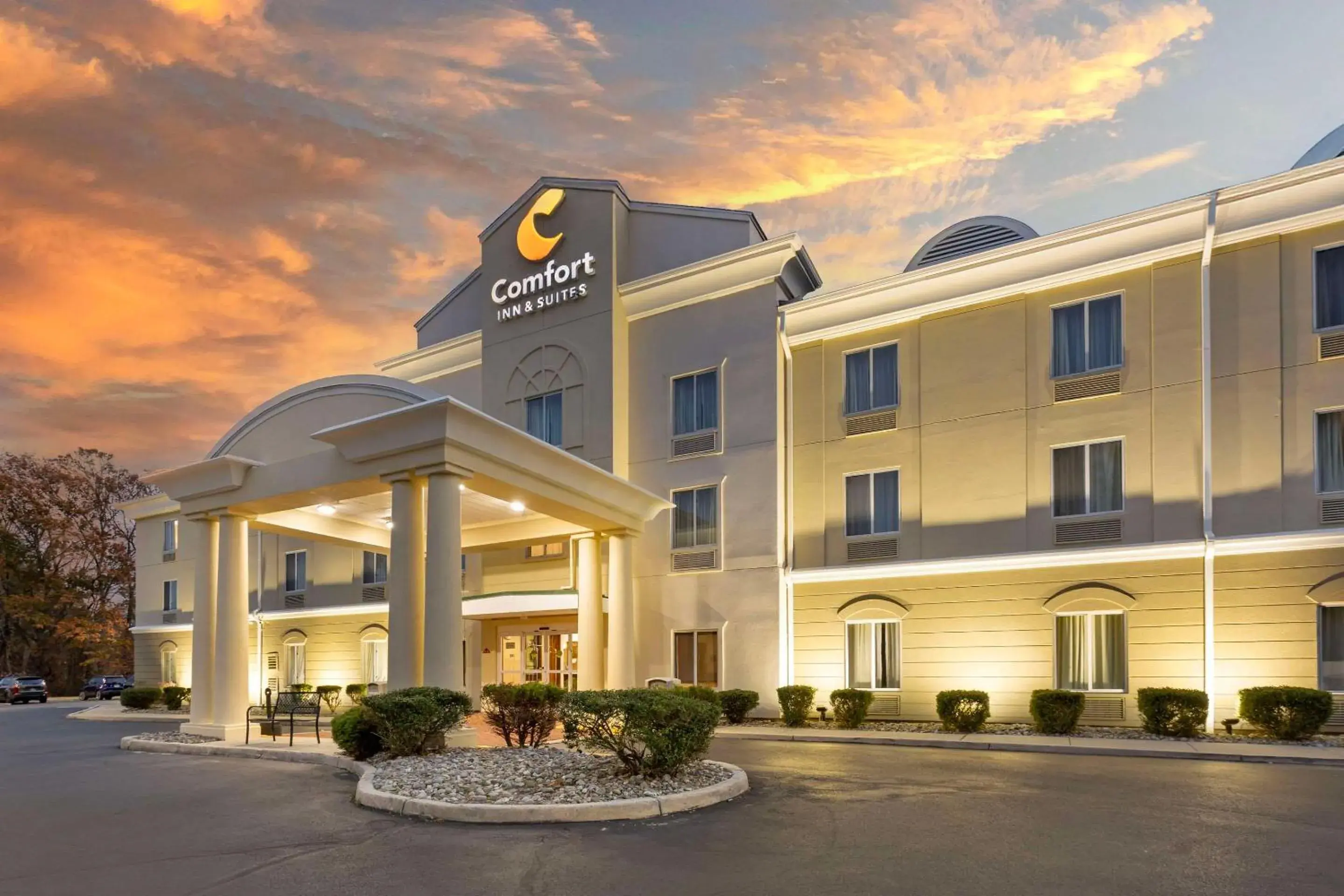 Property building in Comfort Inn & Suites Carneys Point Property building in Comfort Inn & Suites Carneys Point
