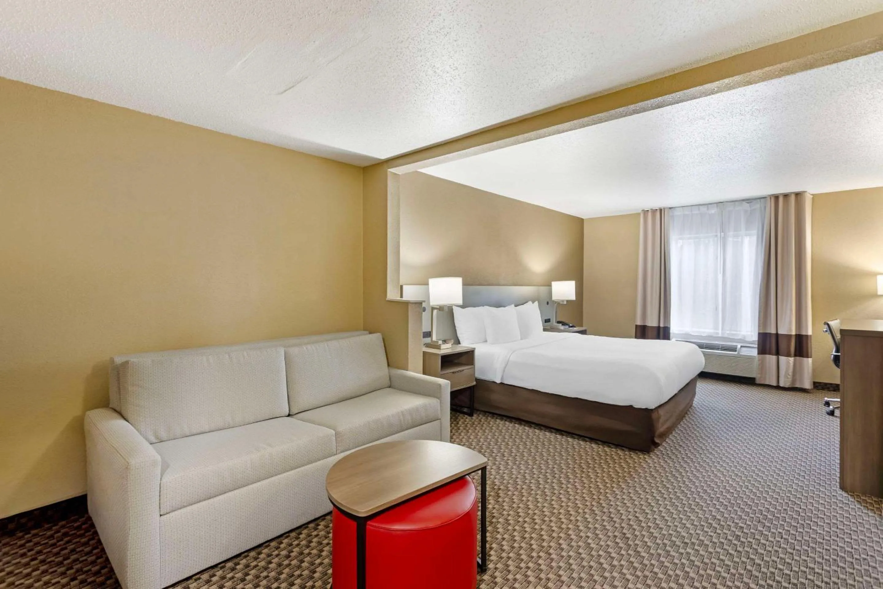 Bedroom, Bed in Comfort Inn & Suites Carneys Point