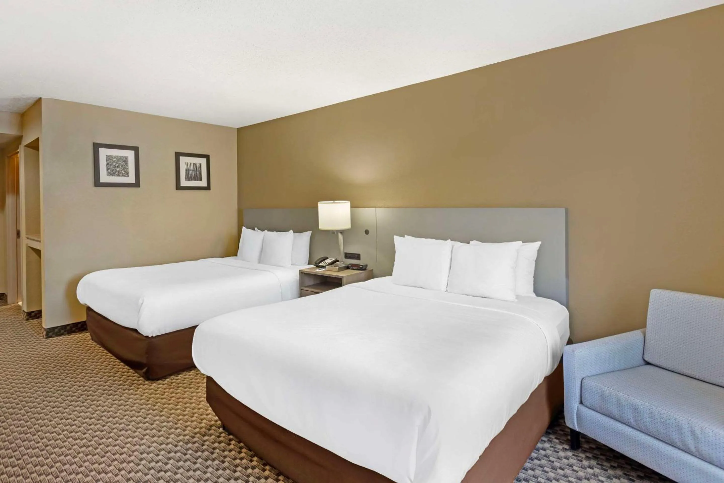 Bedroom, Bed in Comfort Inn & Suites Carneys Point