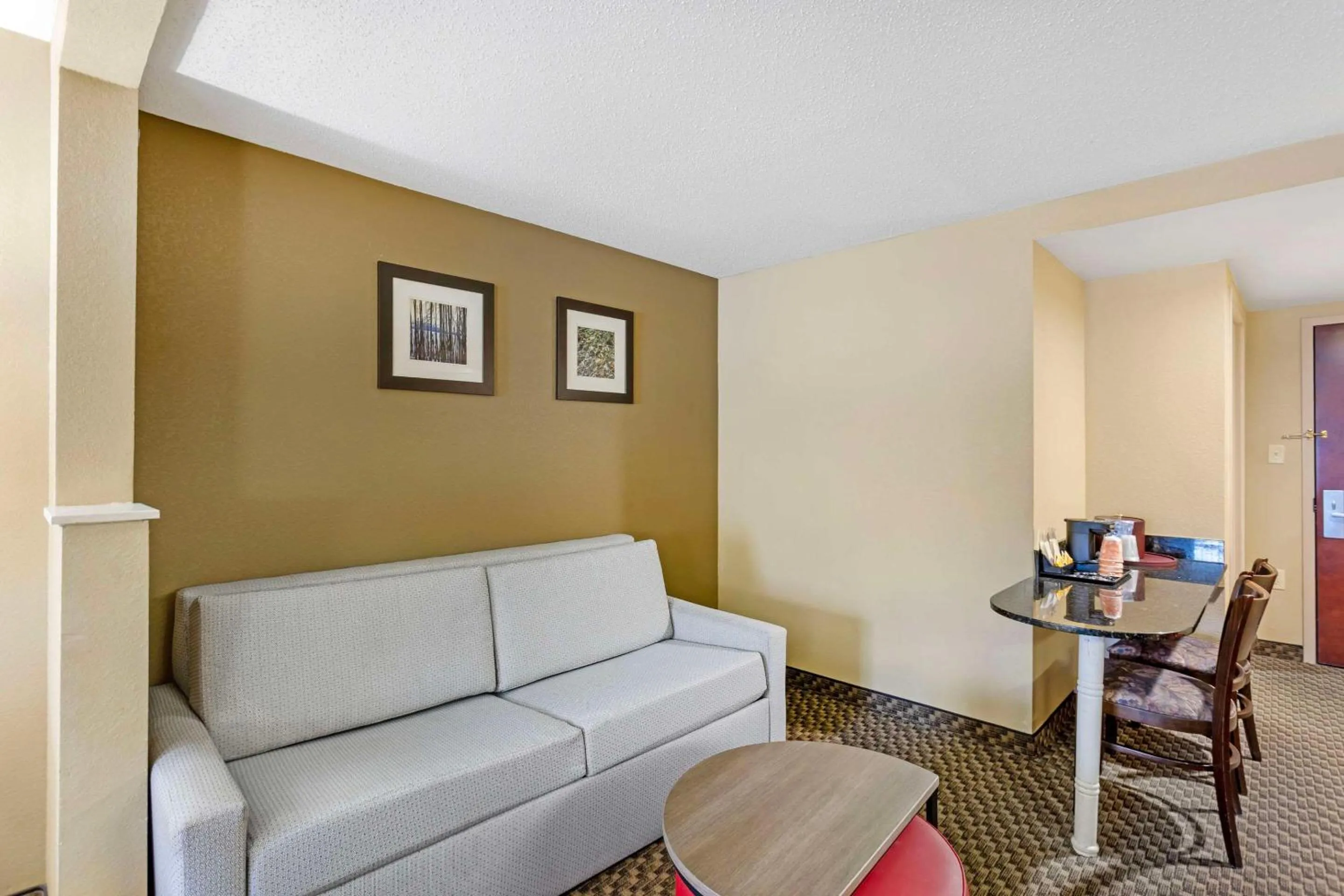 Bedroom in Comfort Inn & Suites Carneys Point