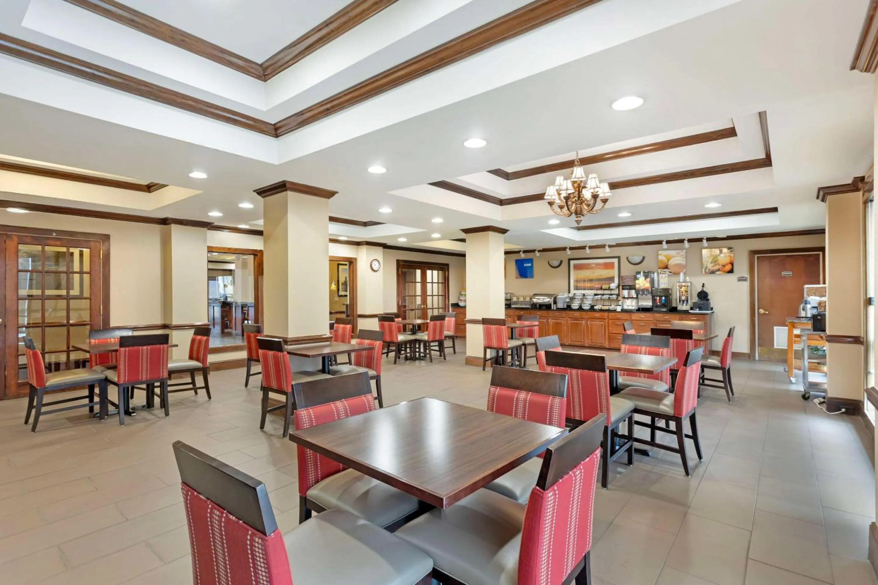 Breakfast in Comfort Inn & Suites Carneys Point