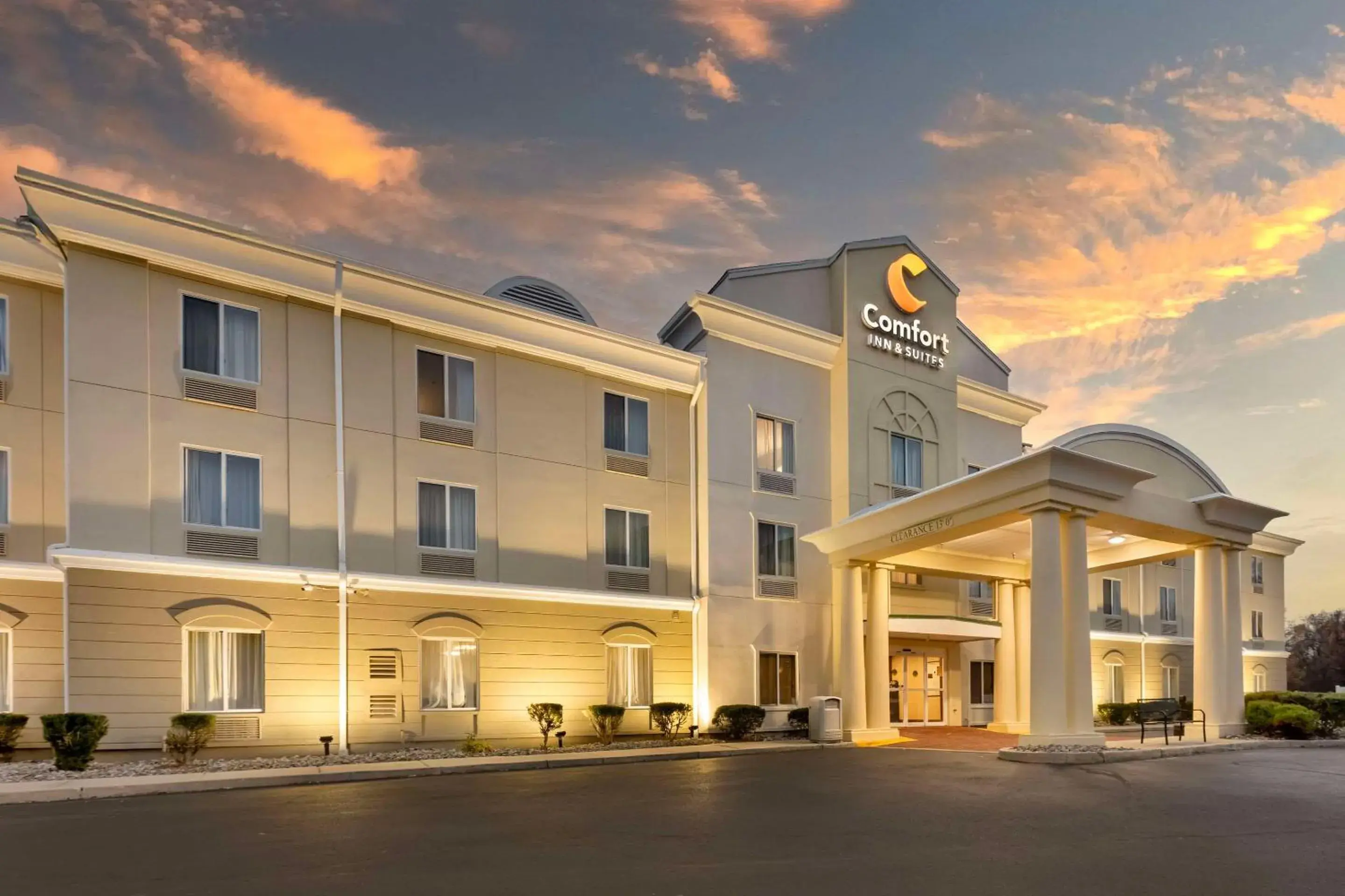Property building in Comfort Inn & Suites Carneys Point Property building in Comfort Inn & Suites Carneys Point
