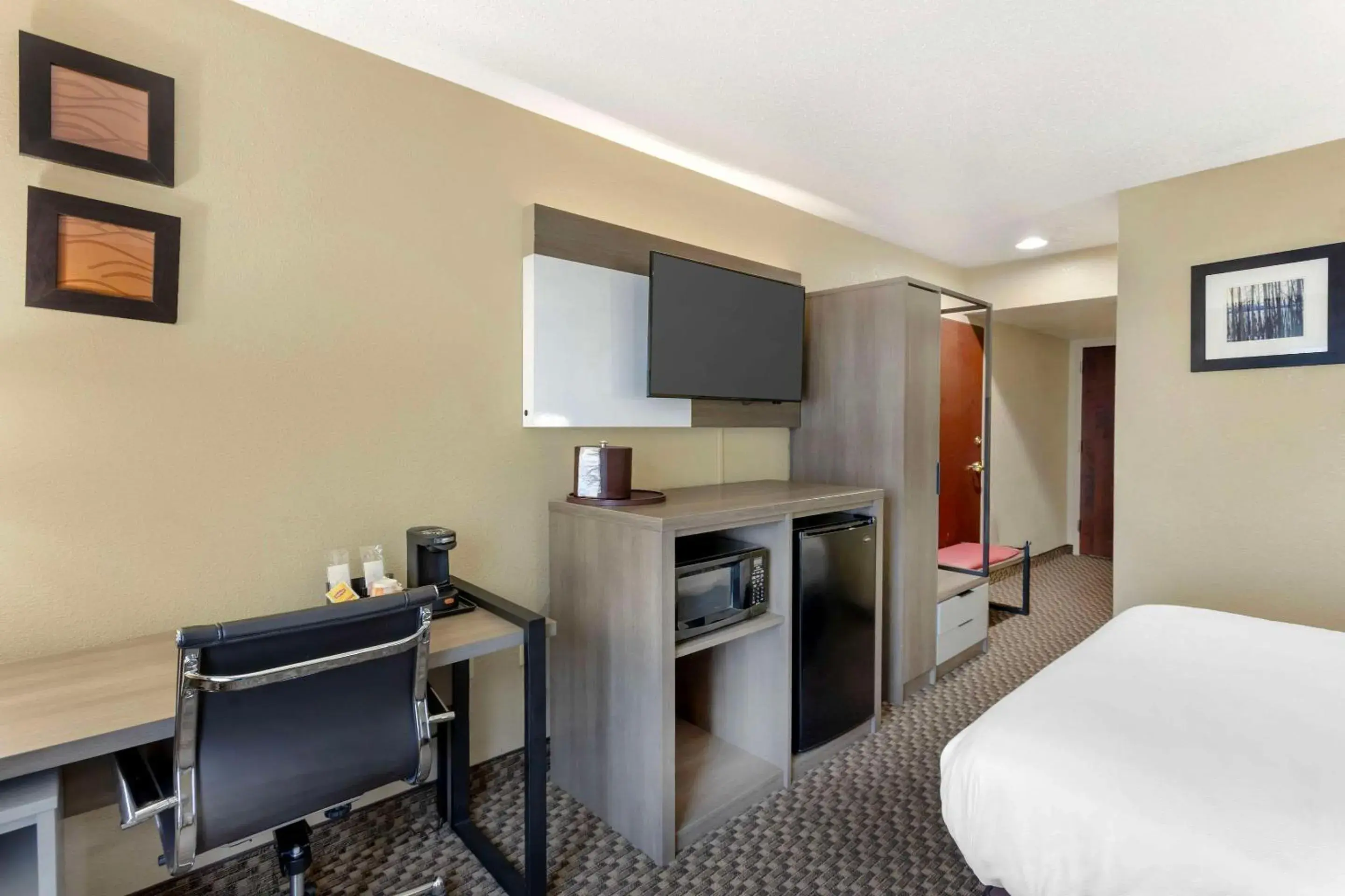 Bedroom, Bed in Comfort Inn & Suites Carneys Point Bedroom, Bed in Comfort Inn & Suites Carneys Point