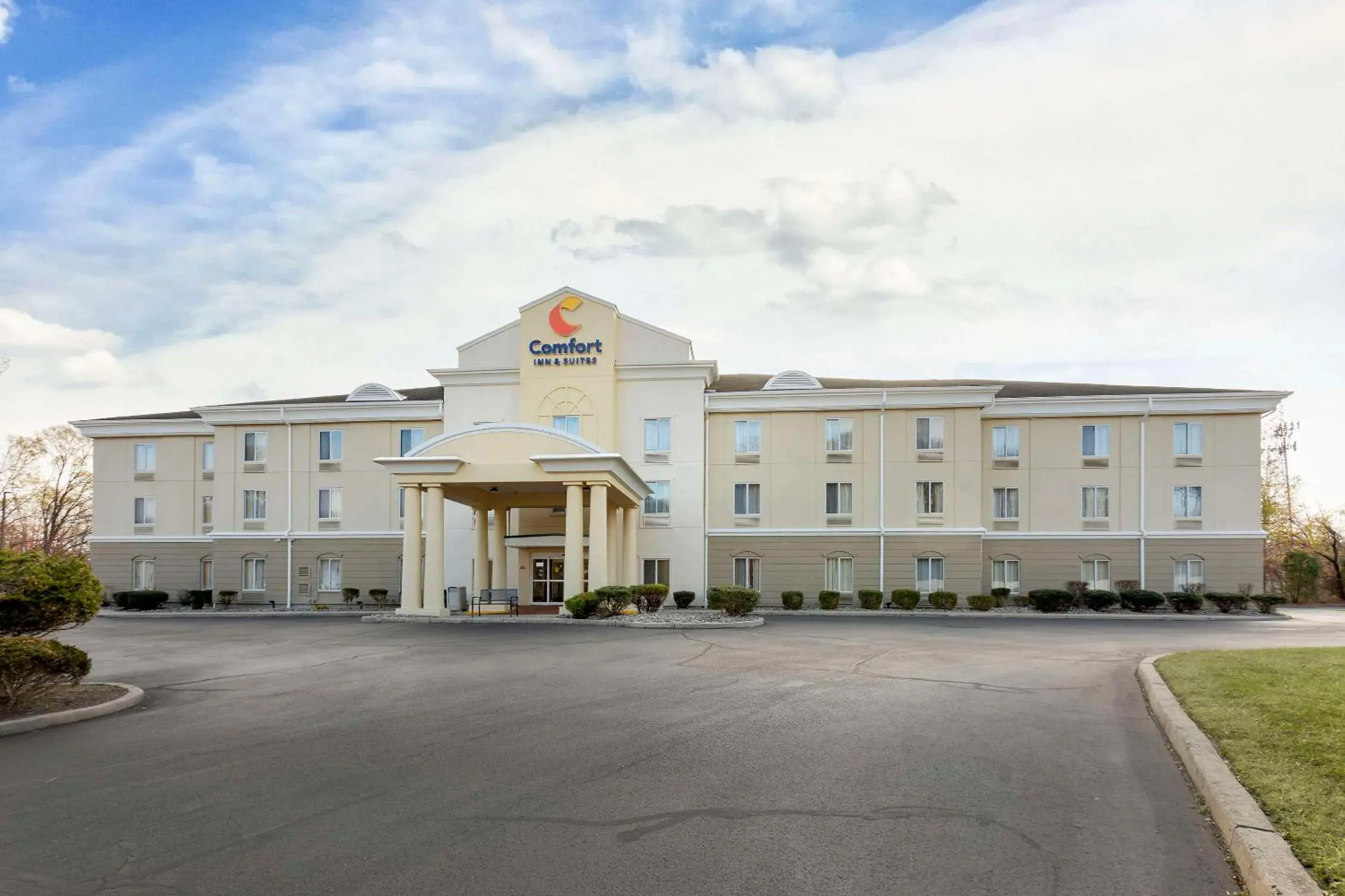 Property building in Comfort Inn & Suites Carneys Point Property building in Comfort Inn & Suites Carneys Point