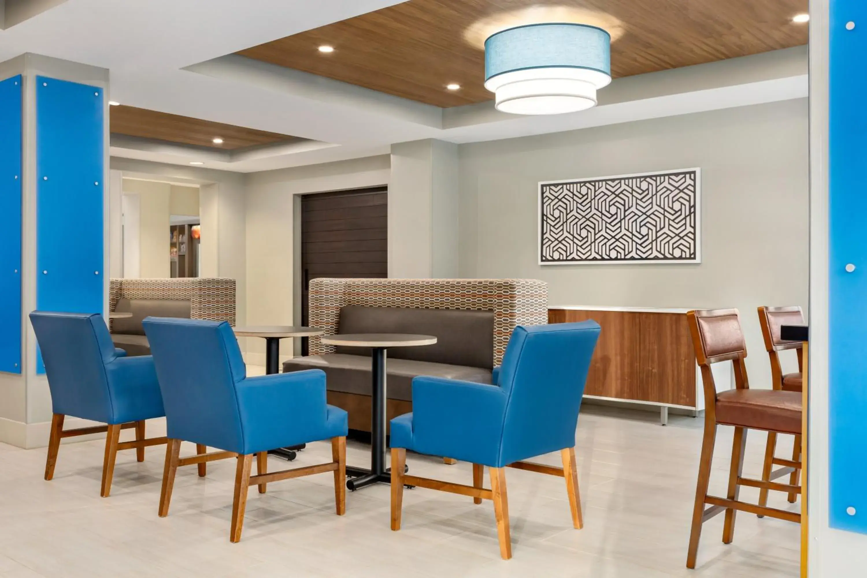 Breakfast in Holiday Inn Express & Suites Philadelphia - Mt Laurel by IHG Breakfast in Holiday Inn Express & Suites Philadelphia - Mt Laurel by IHG
