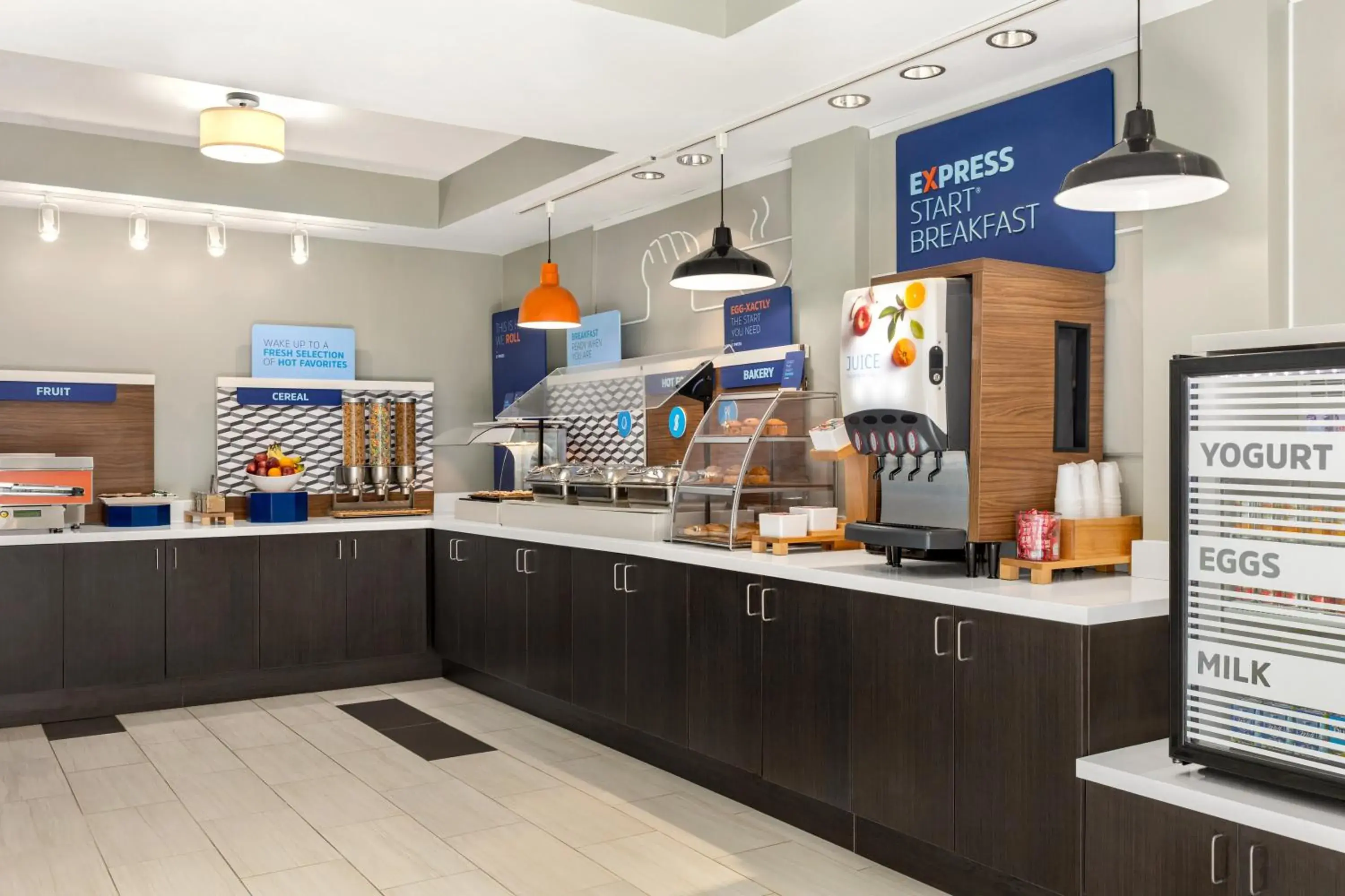 Breakfast in Holiday Inn Express & Suites Philadelphia - Mt Laurel by IHG Breakfast in Holiday Inn Express & Suites Philadelphia - Mt Laurel by IHG