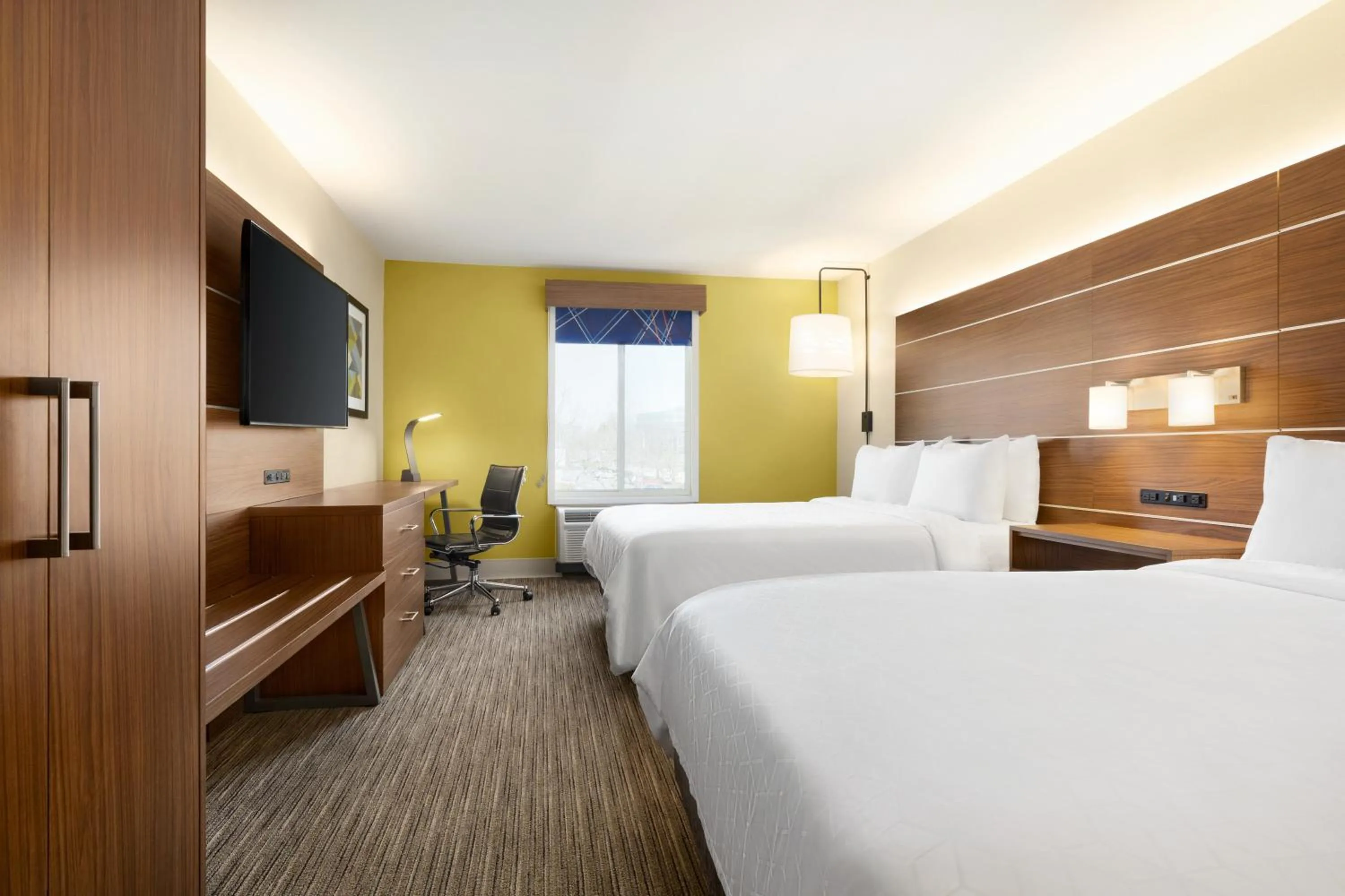 Photo of the whole room, Bed in Holiday Inn Express & Suites Philadelphia - Mt Laurel by IHG