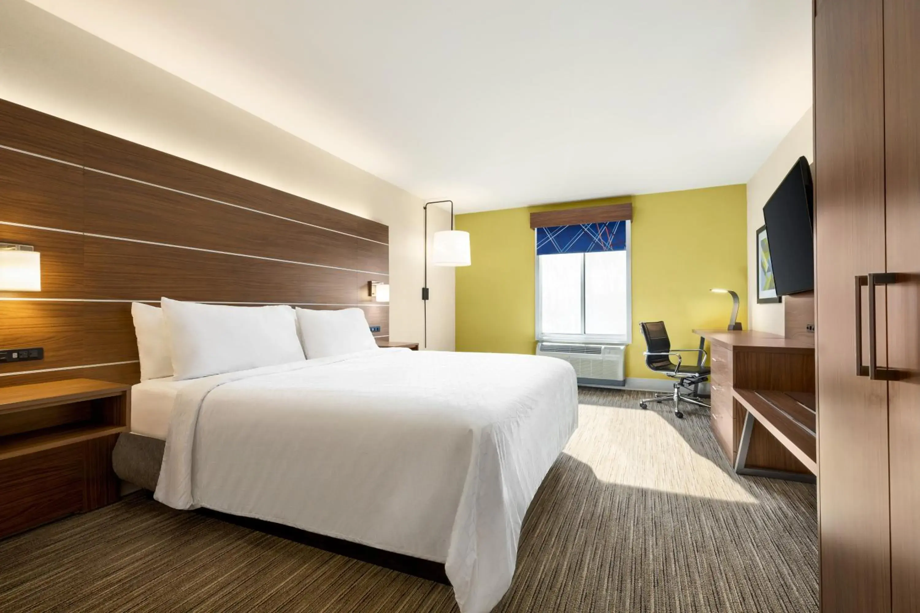 Photo of the whole room, Bed in Holiday Inn Express & Suites Philadelphia - Mt Laurel by IHG Photo of the whole room, Bed in Holiday Inn Express & Suites Philadelphia - Mt Laurel by IHG