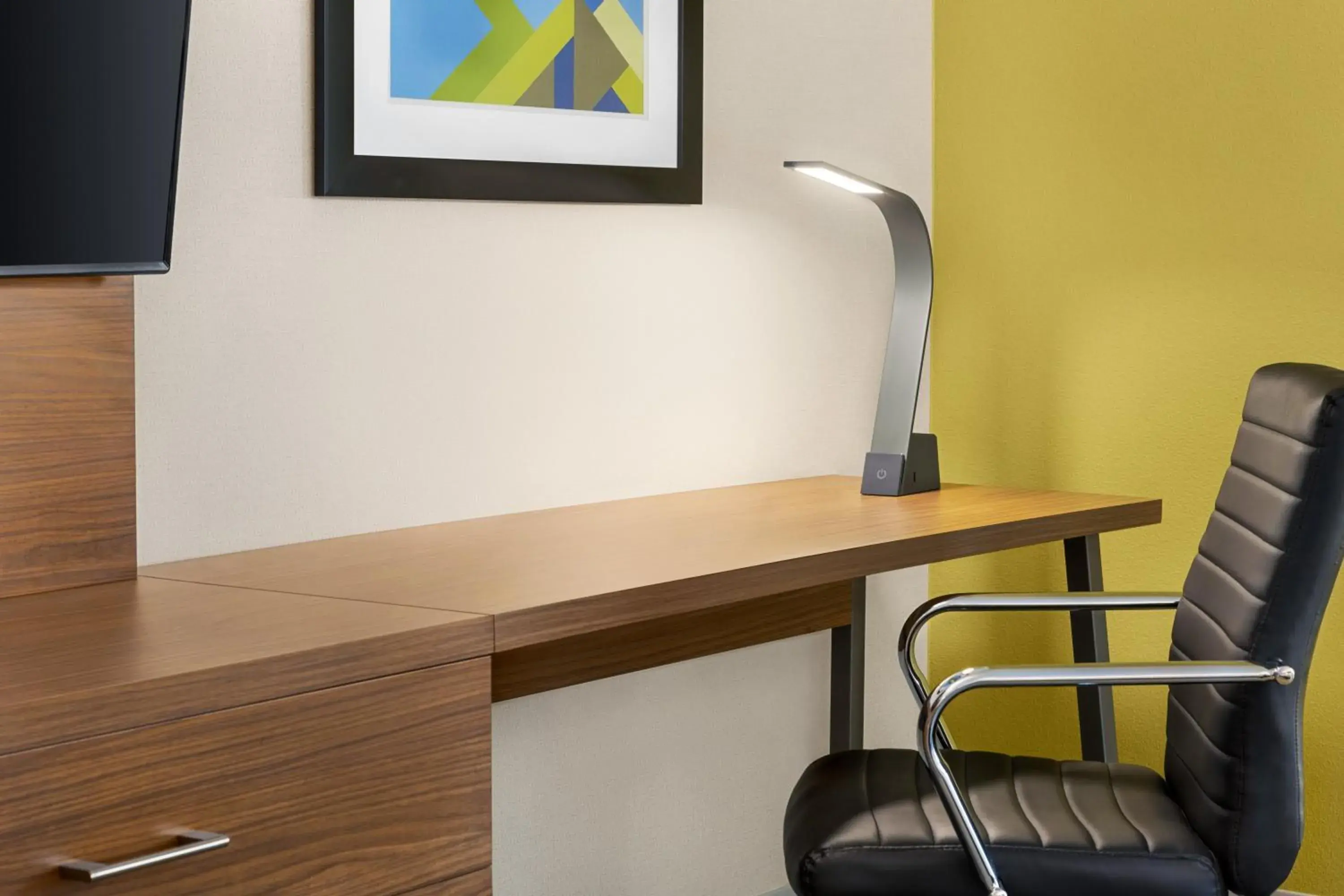 Bedroom in Holiday Inn Express & Suites Philadelphia - Mt Laurel by IHG Bedroom in Holiday Inn Express & Suites Philadelphia - Mt Laurel by IHG
