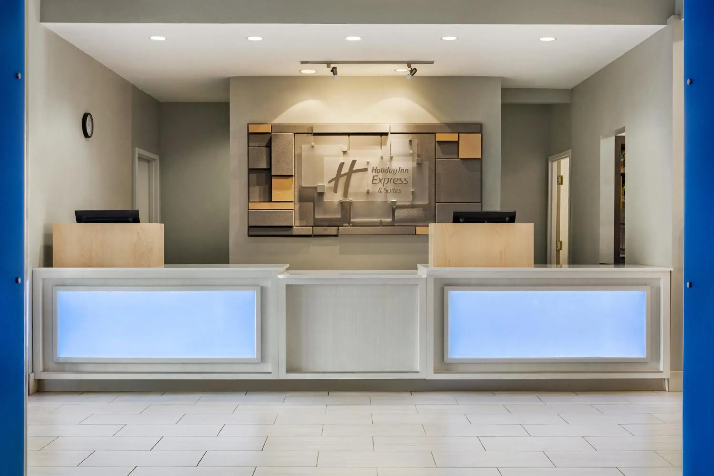Property building in Holiday Inn Express & Suites Philadelphia - Mt Laurel by IHG Property building in Holiday Inn Express & Suites Philadelphia - Mt Laurel by IHG