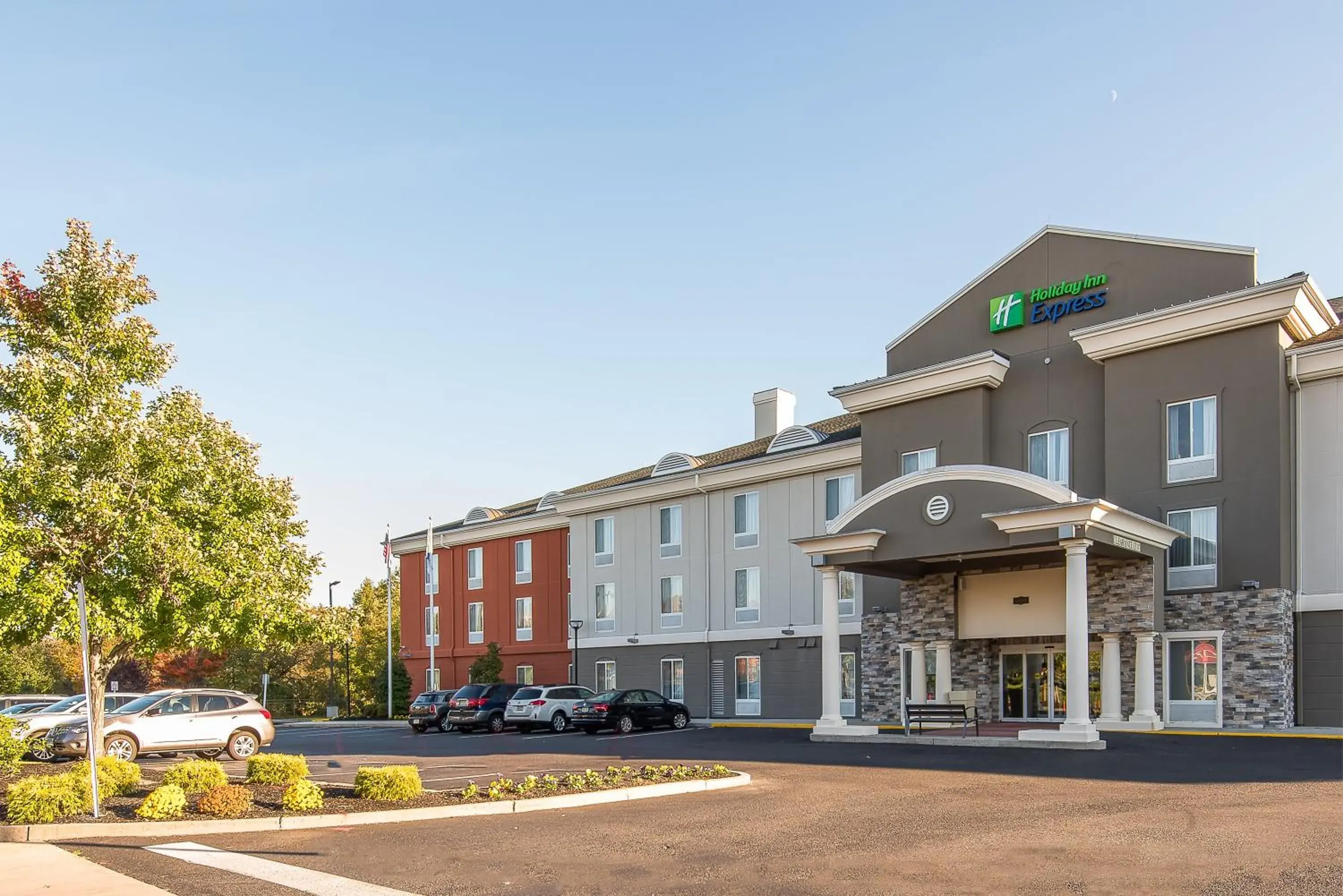 Property building in Holiday Inn Express & Suites Philadelphia - Mt Laurel by IHG Property building in Holiday Inn Express & Suites Philadelphia - Mt Laurel by IHG