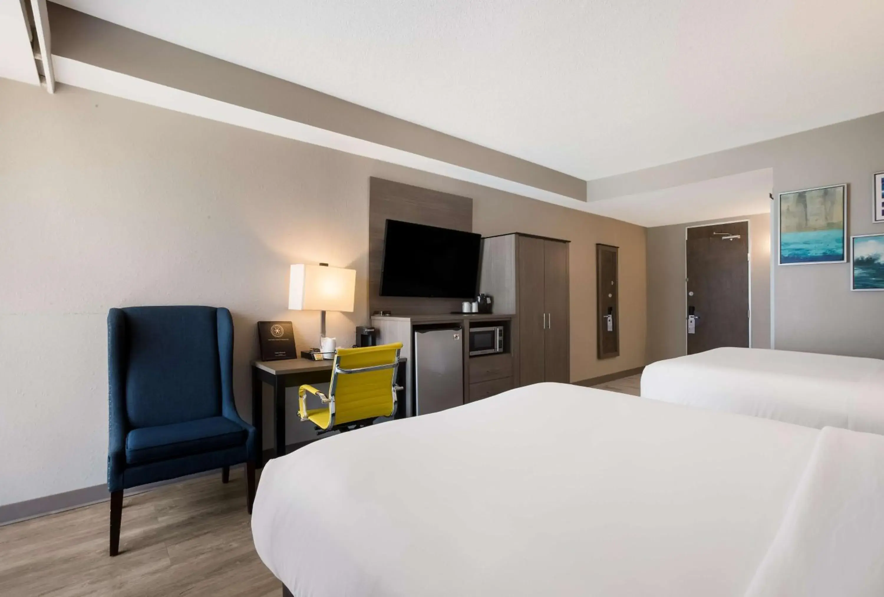 Queen Room with Two Queen Beds - Non-Smoking in The Hub Middletown Red Bank- Best Western Signature Collection Queen Room with Two Queen Beds - Non-Smoking in The Hub Middletown Red Bank- Best Western Signature Collection