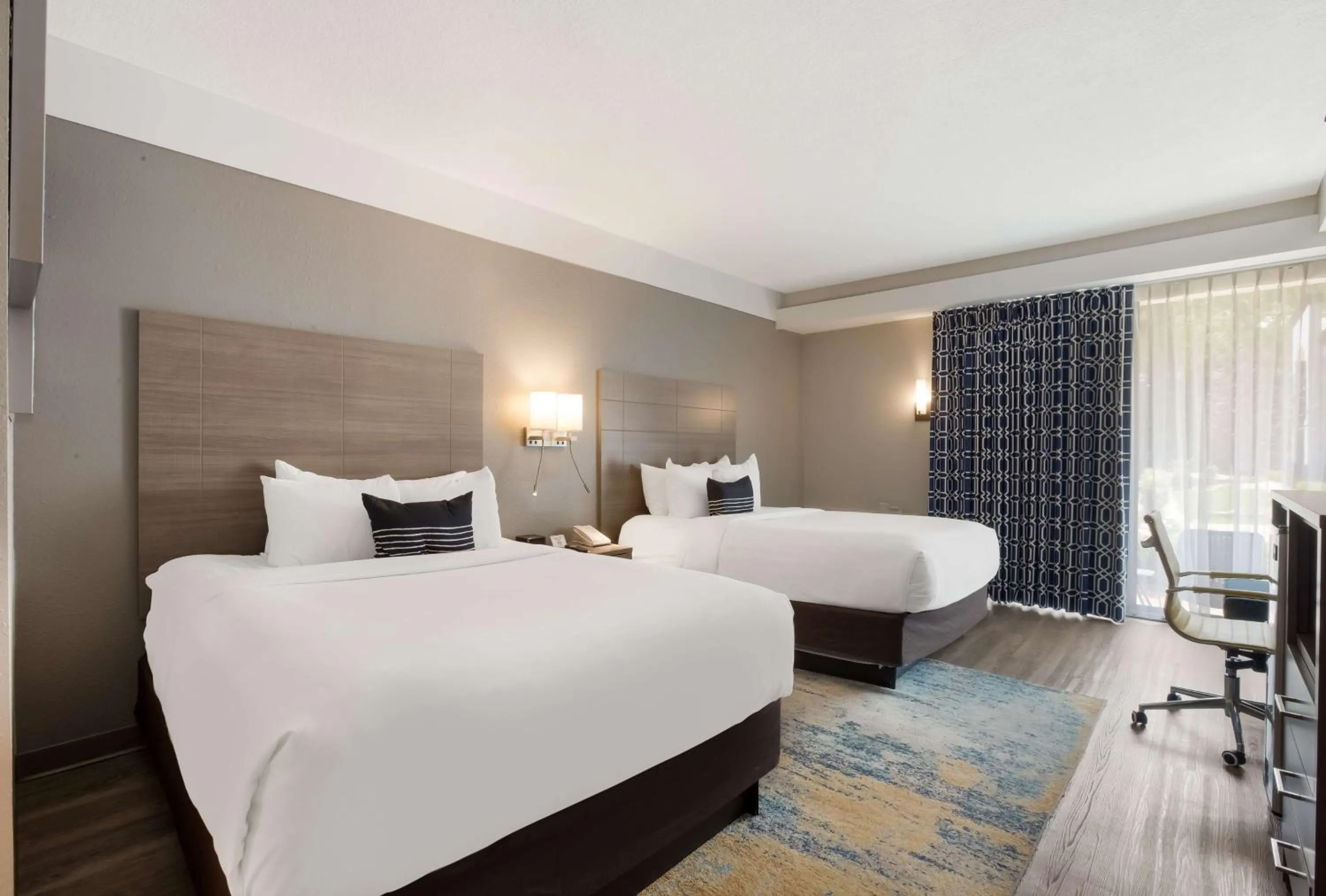 Bedroom, Bed in The Hub Middletown Red Bank- Best Western Signature Collection