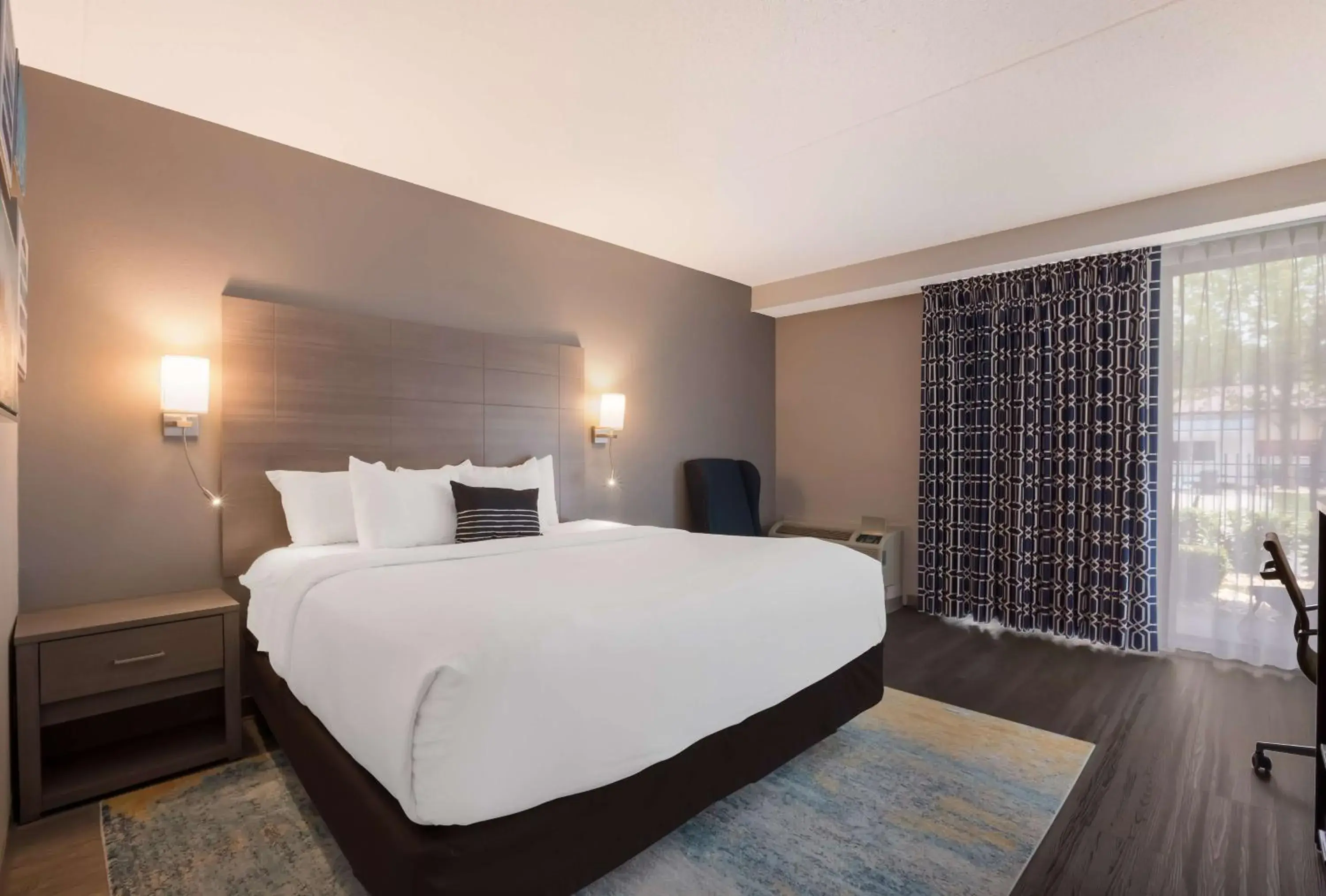 Bedroom, Bed in The Hub Middletown Red Bank- Best Western Signature Collection Bedroom, Bed in The Hub Middletown Red Bank- Best Western Signature Collection