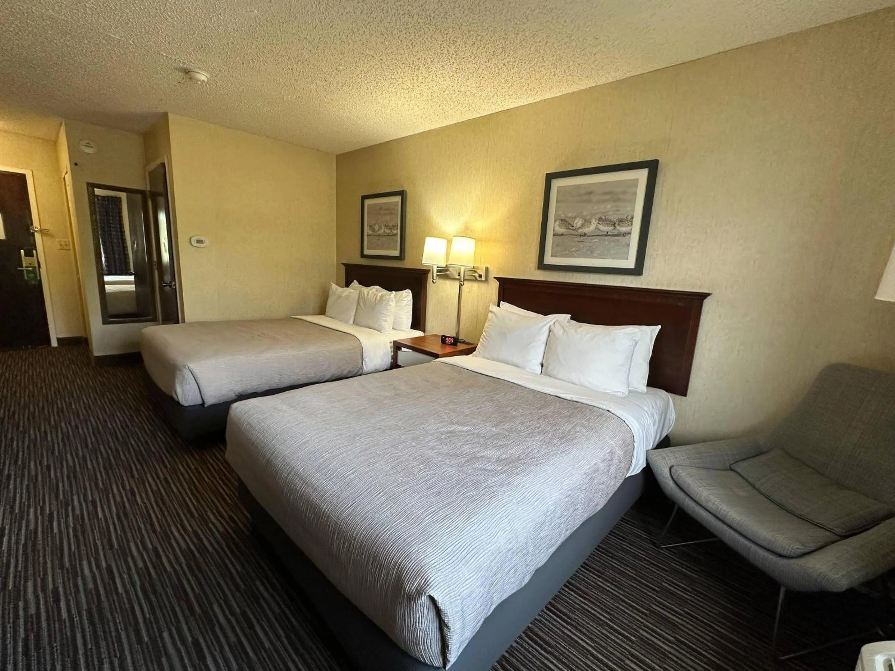 Bedroom, Bed in Quality Inn near Toms River Corporate Park