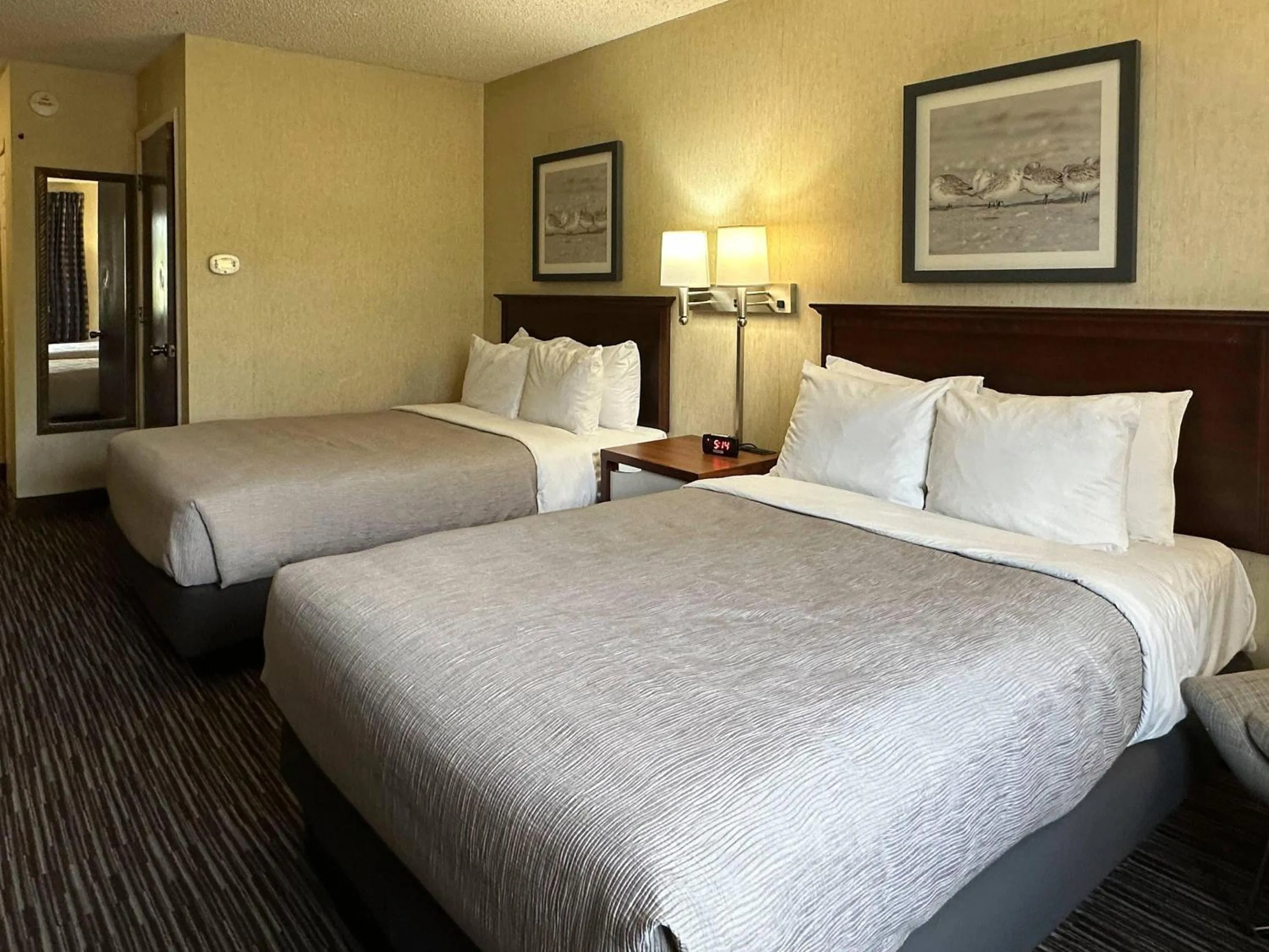 Bedroom, Bed in Quality Inn near Toms River Corporate Park