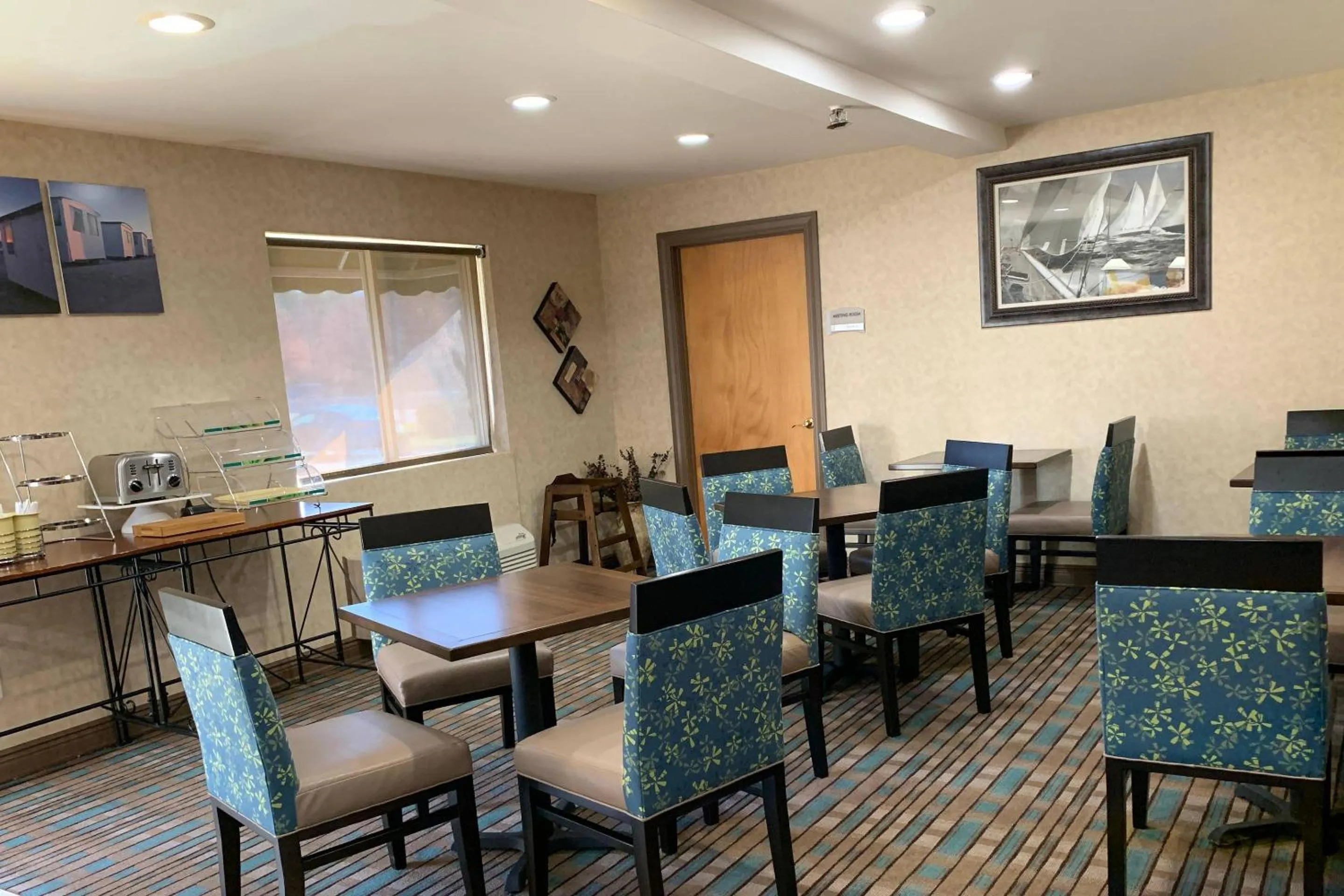 Breakfast in Quality Inn near Toms River Corporate Park