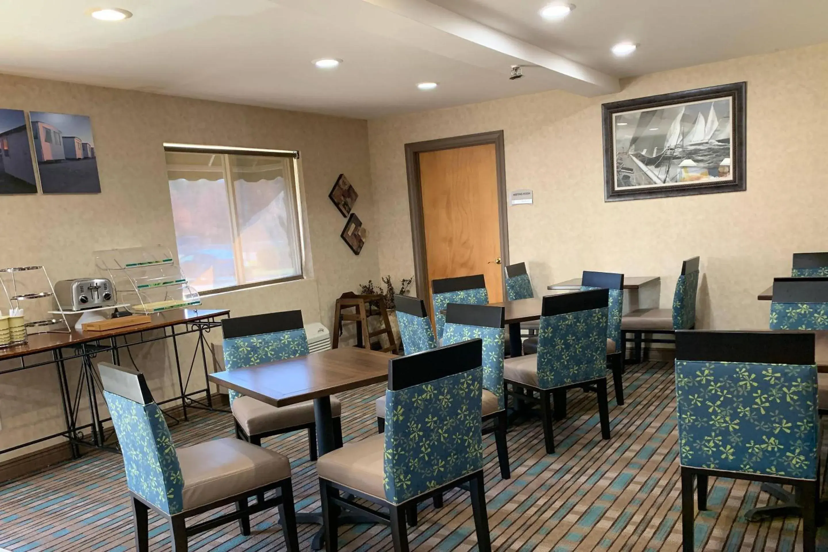 Breakfast in Quality Inn near Toms River Corporate Park Breakfast in Quality Inn near Toms River Corporate Park