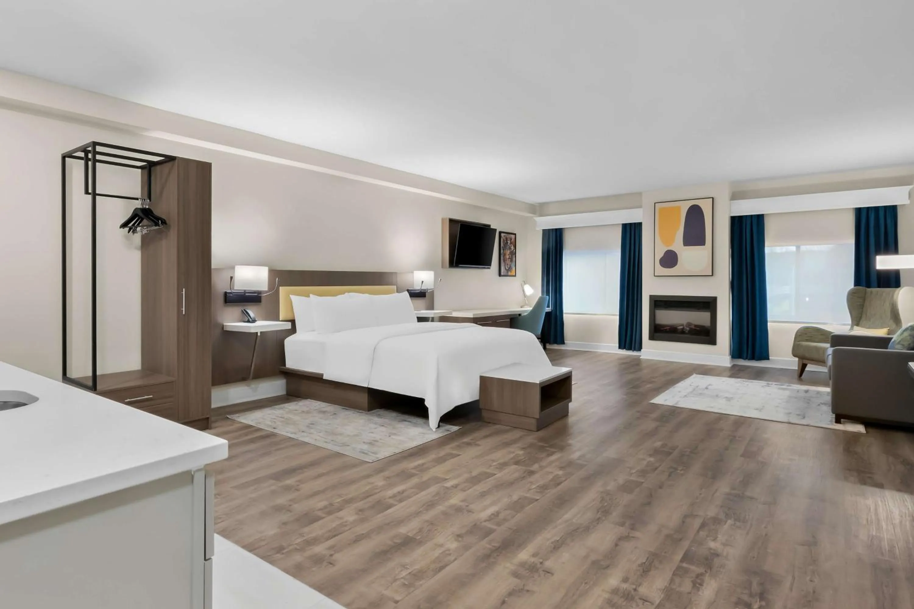 Bedroom, Bed in Latitude Suites Tinton Falls Eatontown - BW Premier Collection