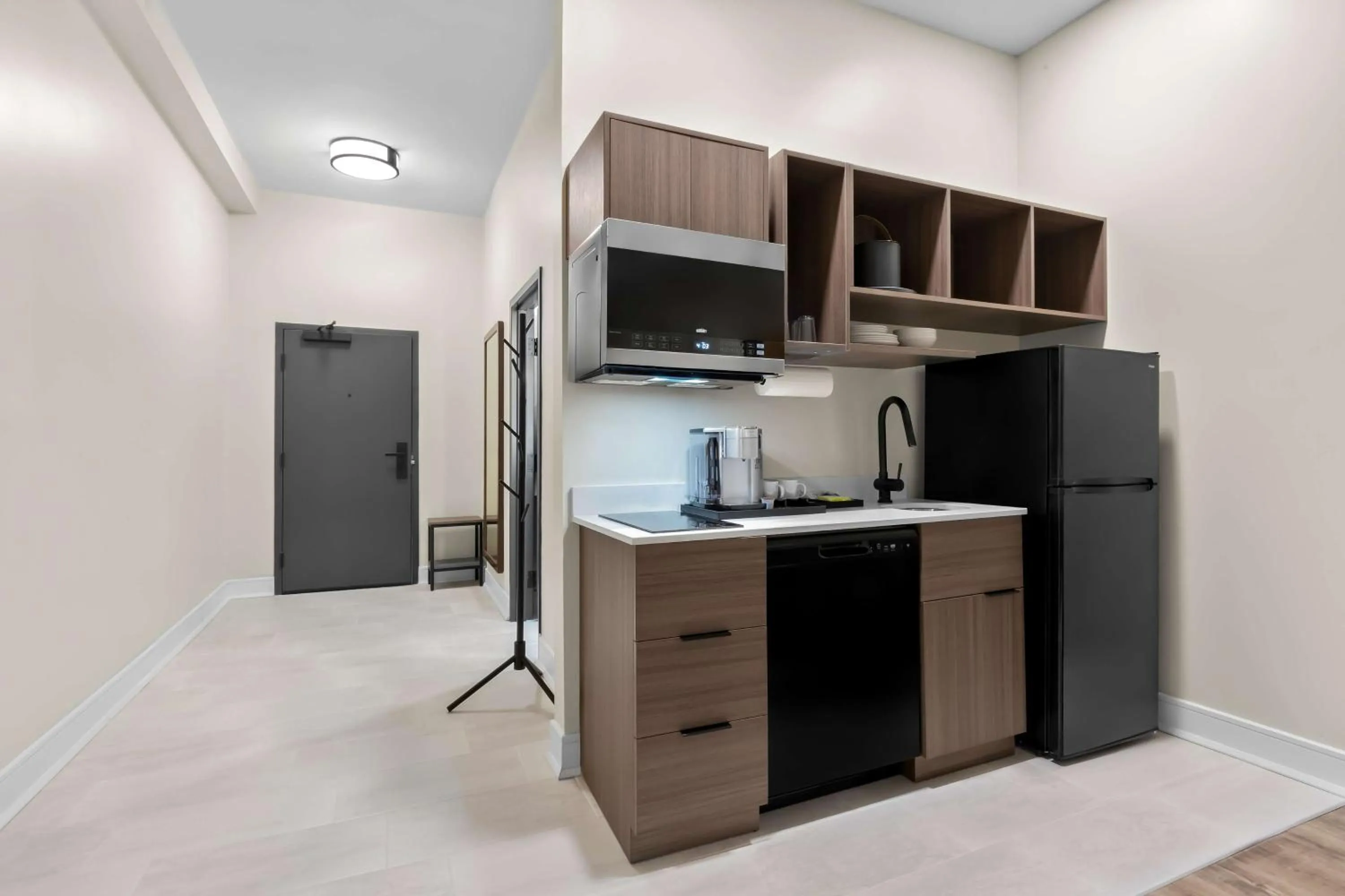 Bedroom in Latitude Suites Tinton Falls Eatontown - BW Premier Collection