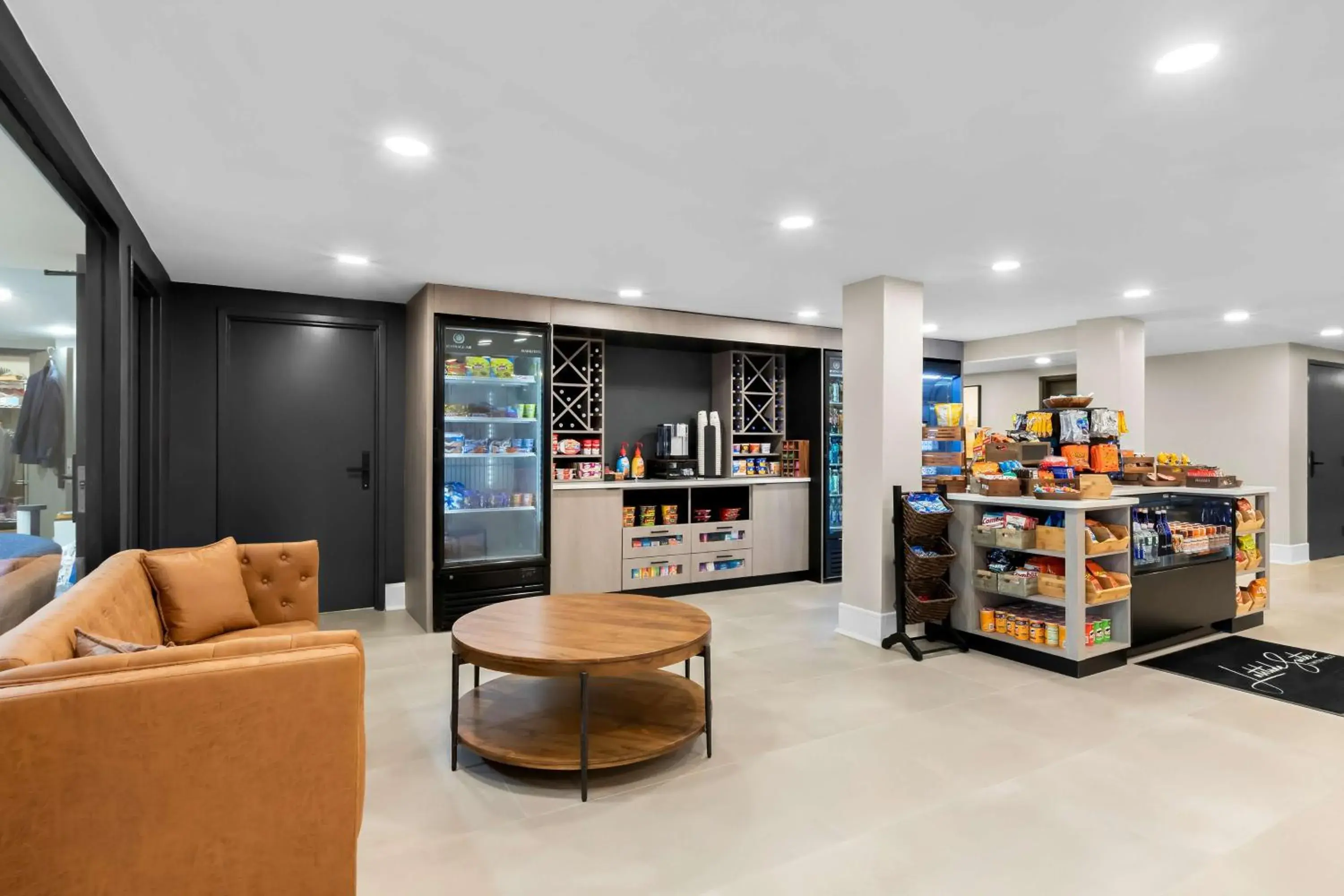 Property building in Latitude Suites Tinton Falls Eatontown - BW Premier Collection Property building in Latitude Suites Tinton Falls Eatontown - BW Premier Collection