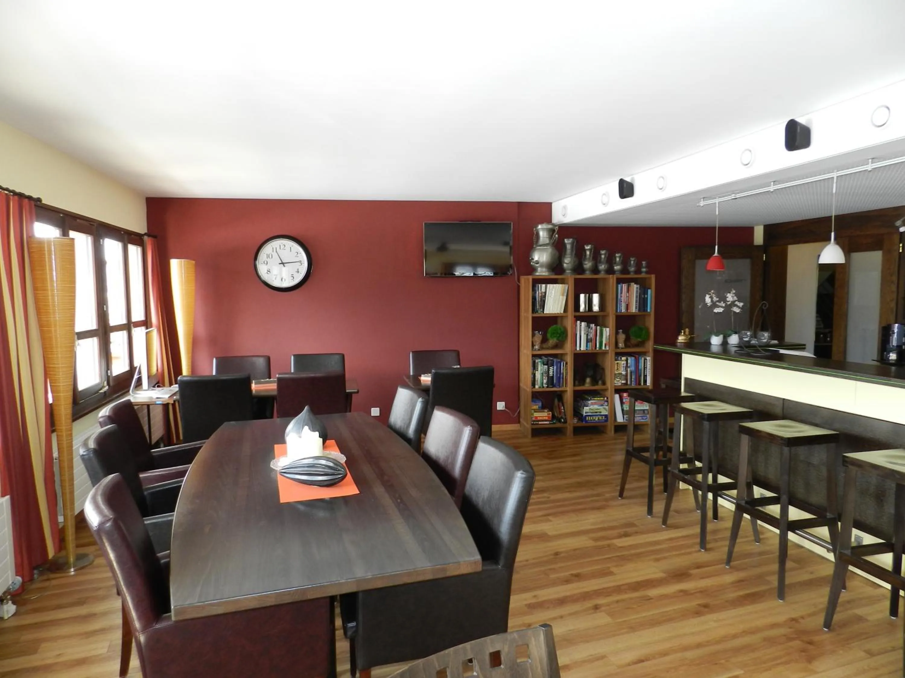 Communal lounge/ TV room in Hotel Derby