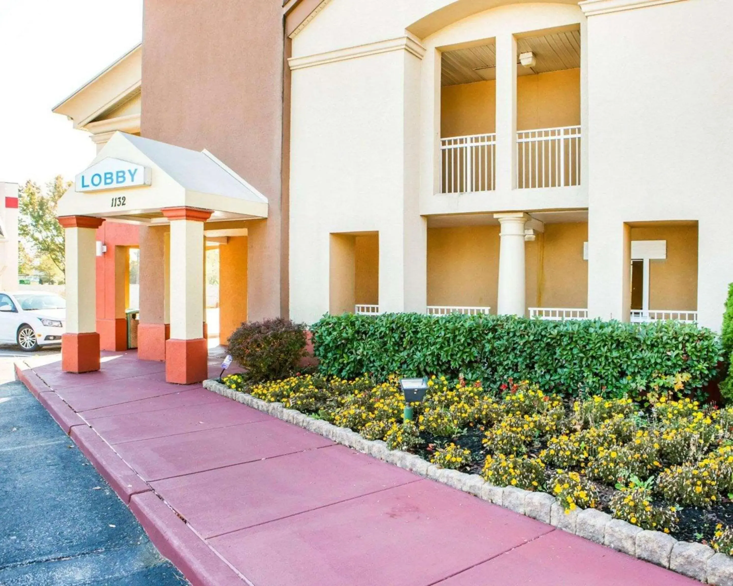 Property building in Rodeway Inn Mount Laurel Hwy 73 Property building in Rodeway Inn Mount Laurel Hwy 73