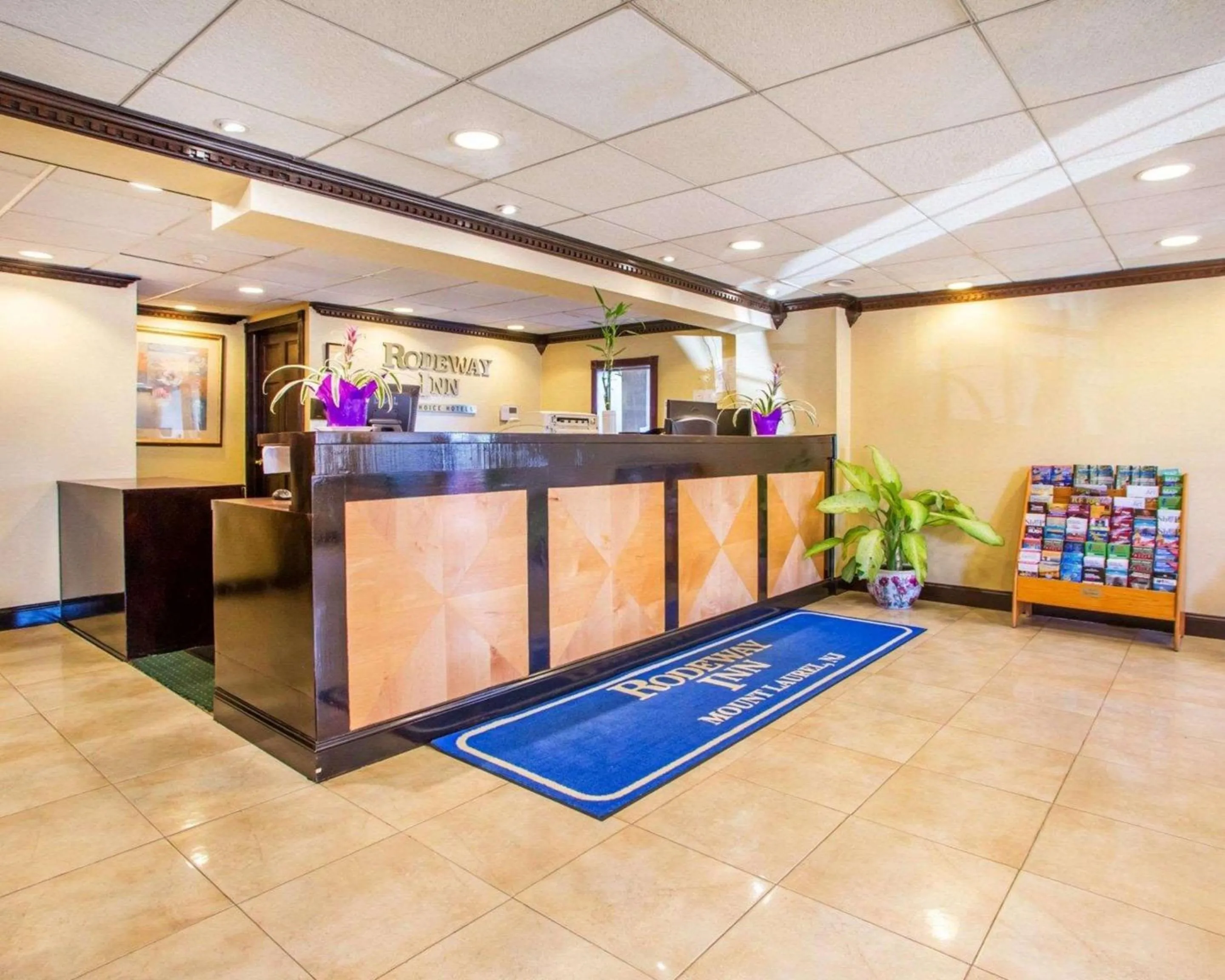 Lobby or reception in Rodeway Inn Mount Laurel Hwy 73