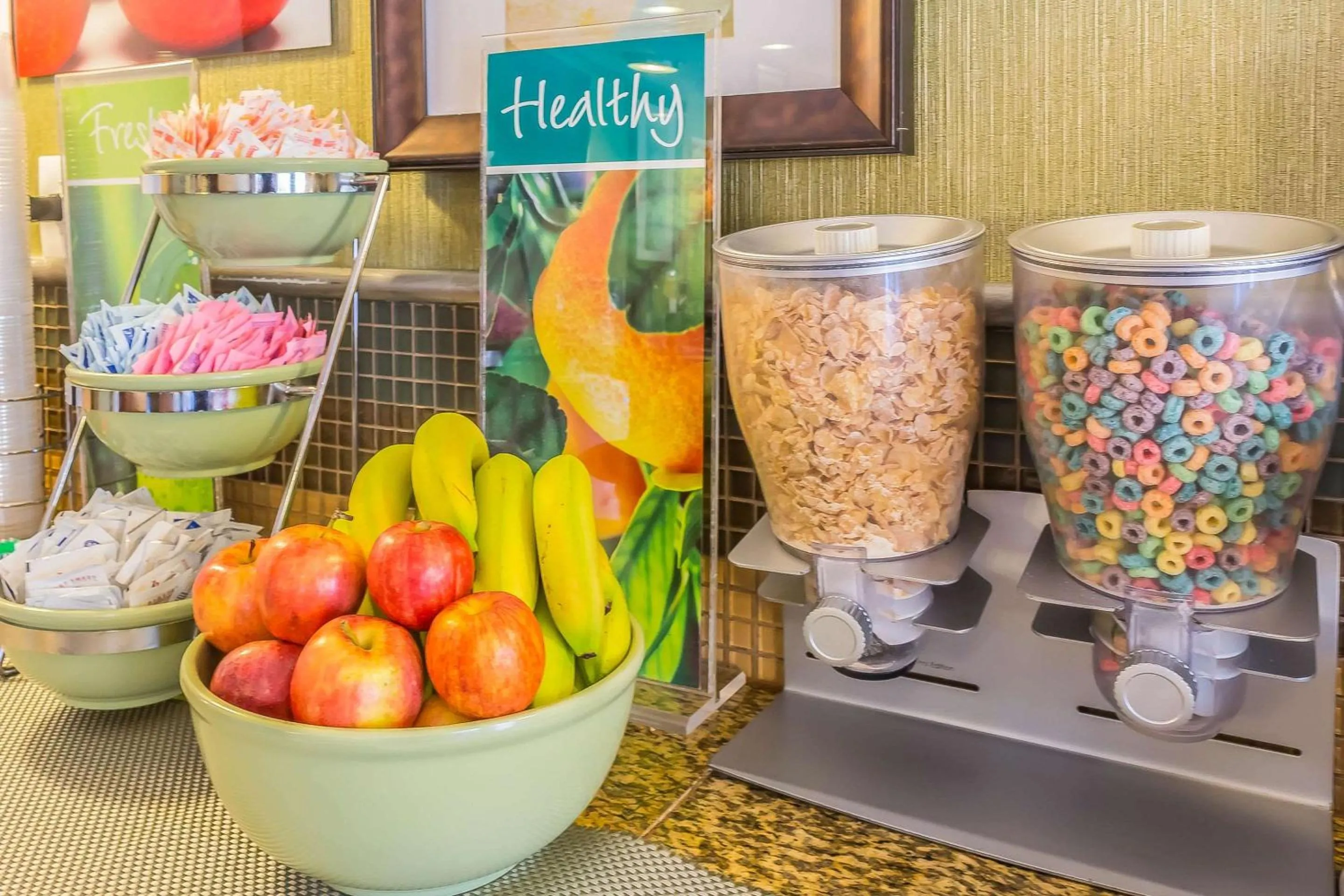 Restaurant/places to eat in Quality Inn Flamingo