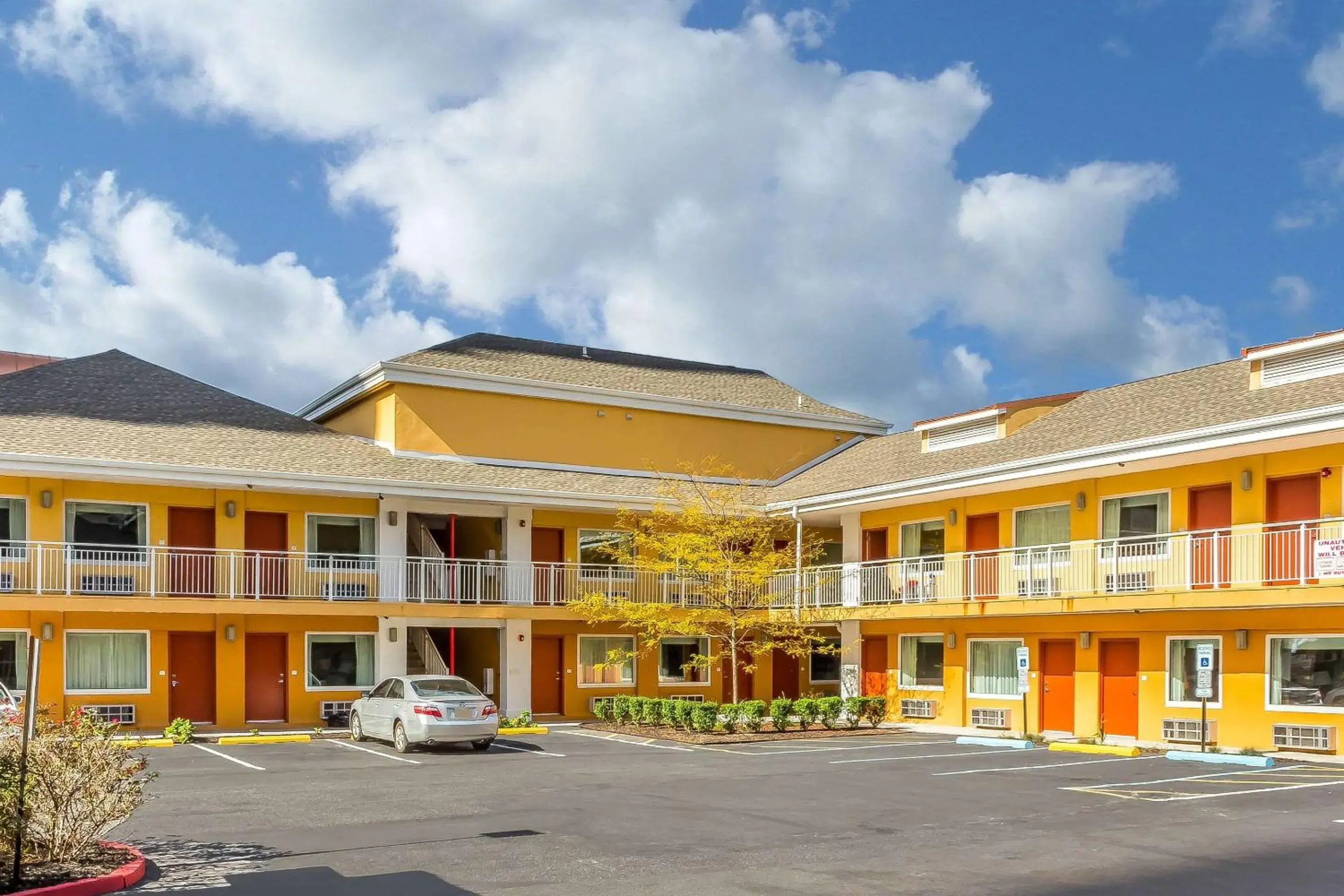 Property building in Quality Inn Flamingo Property building in Quality Inn Flamingo